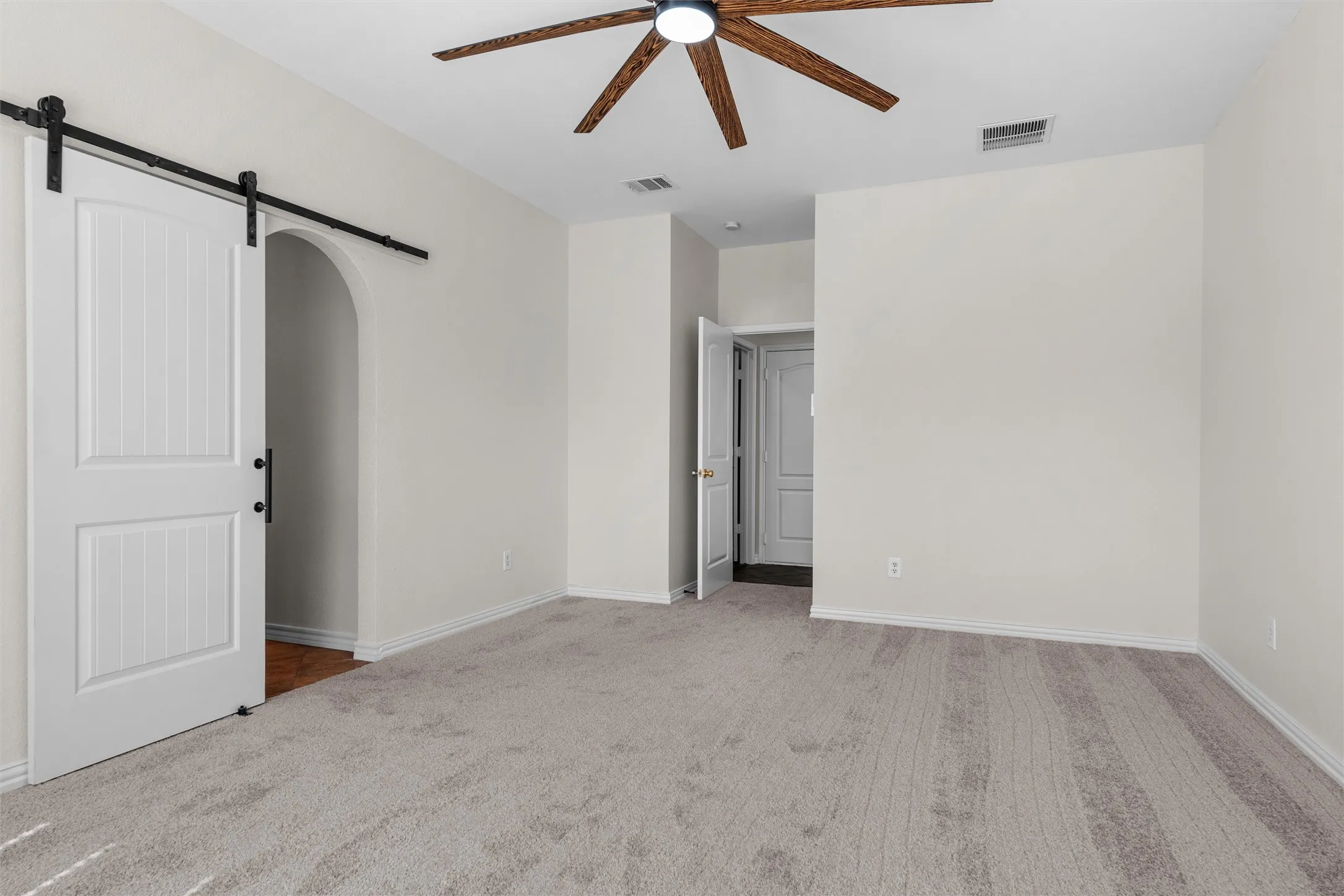 Single Family Residence For Sale in Tarrant County , 5356 Elmdale Drive, Watauga, Texas 76137, 4 Bedroom, 2 Bathroom, 2 Garage spaces, 2,841 Sqft, built in 2002, mls#21408760, Real Estate Agent in Watauga, Homes For Sale in Tarrant county, Homes For Sale in Watauga, Realtor in Watauga Texas, Real Estate Brokerage Independent Realty Texas, Luminita Cordes Realtor