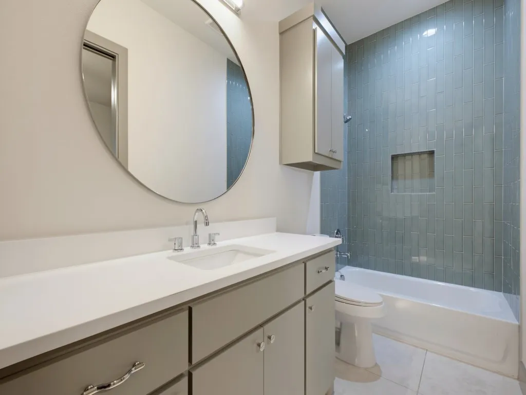 414 - guest bathroom