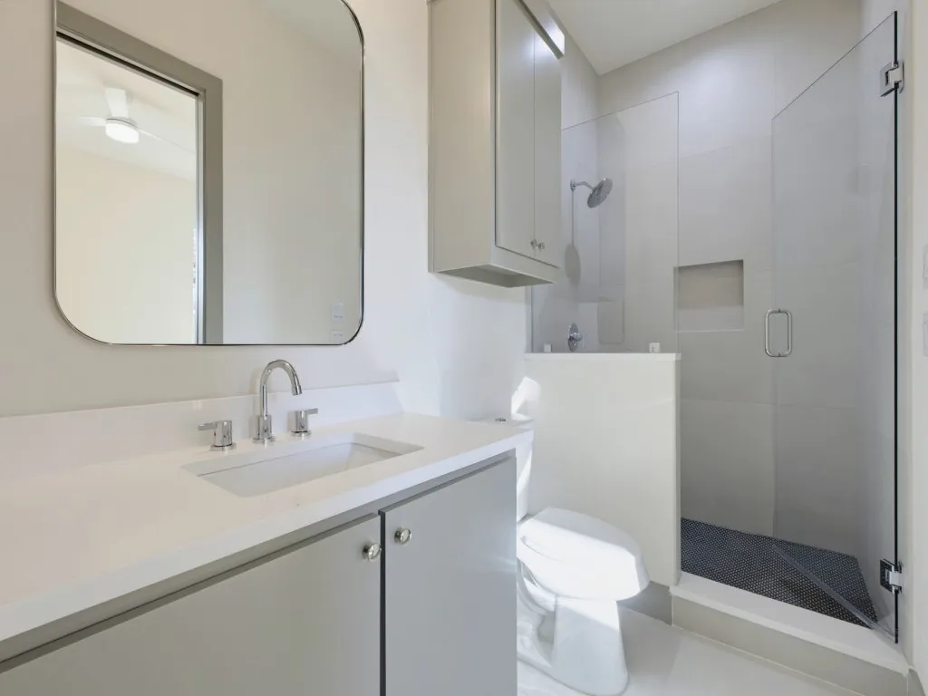 414 - guest bathroom