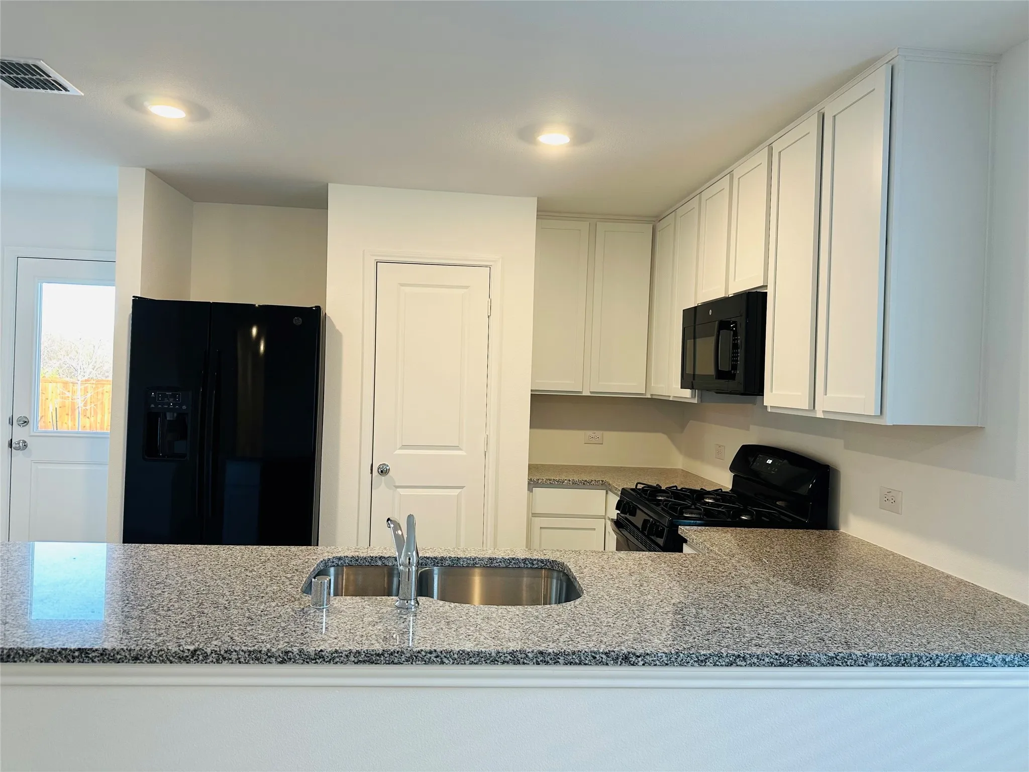 Single Family Residence For Rent in Denton County , 1549 Vattier Street, Little Elm, Texas 75068, 3 Bedroom, 2 Bathroom, 2 Garage spaces, 1,302 Sqft, built in 2023, mls#21408745, Real Estate Agent in Little Elm, Homes For Rent in Denton county, Homes For Rent in Little Elm, Realtor in Little Elm Texas, Real Estate Brokerage Independent Realty Texas, Luminita Cordes Realtor