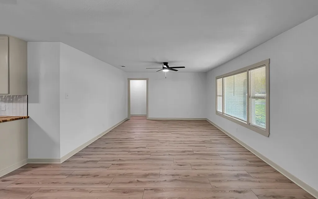 Single Family Residence For Sale in Bosque County , 903 E Avenue C, Valley Mills, Texas 76689, 4 Bedroom, 2 Bathroom, Garage spaces, 1,424 Sqft, built in 1950, mls#21408399, Real Estate Agent in Valley Mills, Homes For Sale in Bosque county, Homes For Sale in Valley Mills, Realtor in Valley Mills Texas, Real Estate Brokerage Independent Realty Texas, Luminita Cordes Realtor