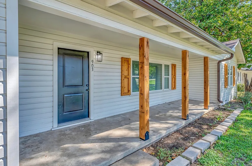 Single Family Residence For Sale in Bosque County , 903 E Avenue C, Valley Mills, Texas 76689, 4 Bedroom, 2 Bathroom, Garage spaces, 1,424 Sqft, built in 1950, mls#21408399, Real Estate Agent in Valley Mills, Homes For Sale in Bosque county, Homes For Sale in Valley Mills, Realtor in Valley Mills Texas, Real Estate Brokerage Independent Realty Texas, Luminita Cordes Realtor