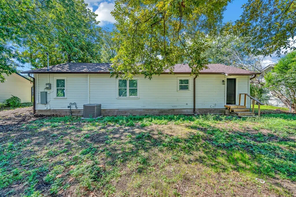 Single Family Residence For Sale in Bosque County , 903 E Avenue C, Valley Mills, Texas 76689, 4 Bedroom, 2 Bathroom, Garage spaces, 1,424 Sqft, built in 1950, mls#21408399, Real Estate Agent in Valley Mills, Homes For Sale in Bosque county, Homes For Sale in Valley Mills, Realtor in Valley Mills Texas, Real Estate Brokerage Independent Realty Texas, Luminita Cordes Realtor