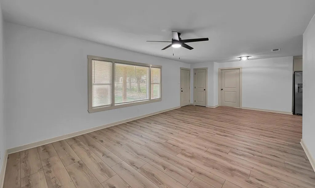 Single Family Residence For Sale in Bosque County , 903 E Avenue C, Valley Mills, Texas 76689, 4 Bedroom, 2 Bathroom, Garage spaces, 1,424 Sqft, built in 1950, mls#21408399, Real Estate Agent in Valley Mills, Homes For Sale in Bosque county, Homes For Sale in Valley Mills, Realtor in Valley Mills Texas, Real Estate Brokerage Independent Realty Texas, Luminita Cordes Realtor