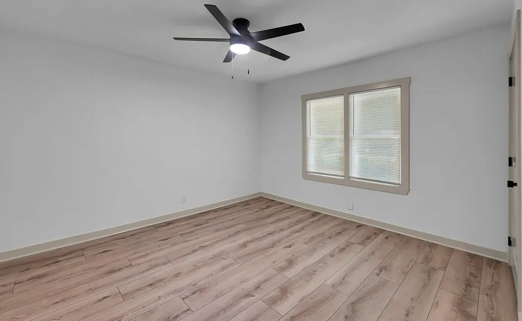 Single Family Residence For Sale in Bosque County , 903 E Avenue C, Valley Mills, Texas 76689, 4 Bedroom, 2 Bathroom, Garage spaces, 1,424 Sqft, built in 1950, mls#21408399, Real Estate Agent in Valley Mills, Homes For Sale in Bosque county, Homes For Sale in Valley Mills, Realtor in Valley Mills Texas, Real Estate Brokerage Independent Realty Texas, Luminita Cordes Realtor