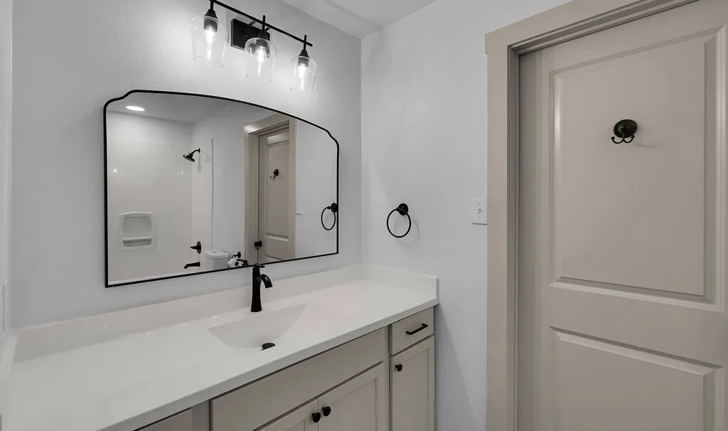 Single Family Residence For Sale in Bosque County , 903 E Avenue C, Valley Mills, Texas 76689, 4 Bedroom, 2 Bathroom, Garage spaces, 1,424 Sqft, built in 1950, mls#21408399, Real Estate Agent in Valley Mills, Homes For Sale in Bosque county, Homes For Sale in Valley Mills, Realtor in Valley Mills Texas, Real Estate Brokerage Independent Realty Texas, Luminita Cordes Realtor