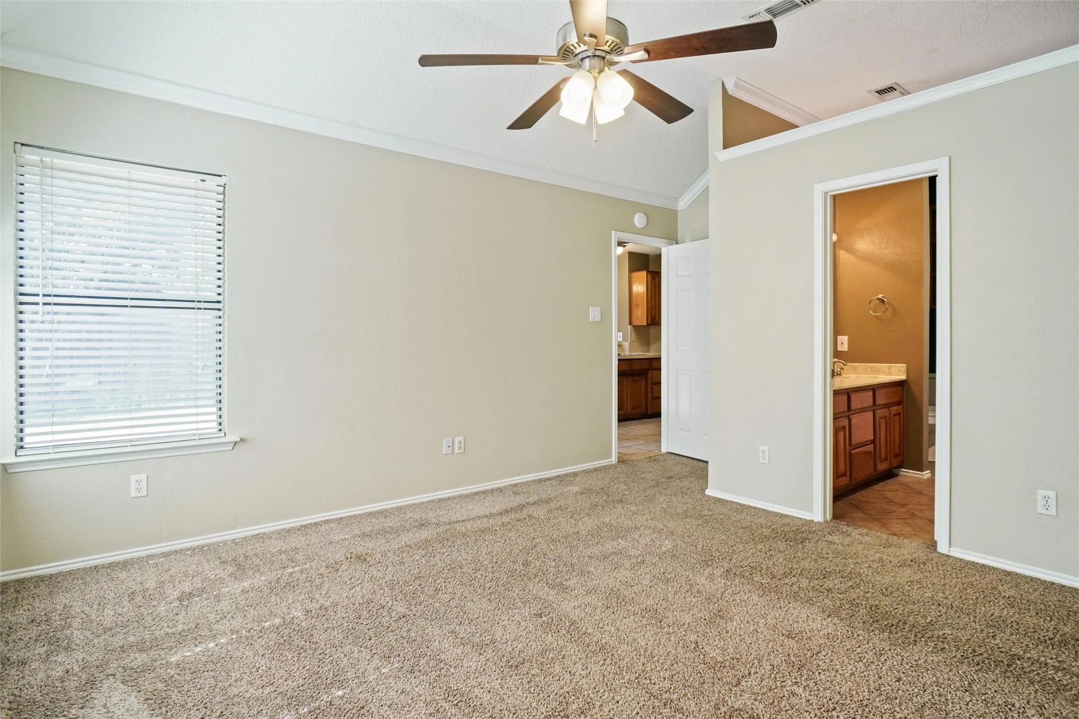 Single Family Residence For Rent in Tarrant County , 1109 W Hills Terrace, Saginaw, Texas 76179, 3 Bedroom, 2 Bathroom, 2 Garage spaces, 1,448 Sqft, built in 1987, mls#21408769, Real Estate Agent in Saginaw, Homes For Rent in Tarrant county, Homes For Rent in Saginaw, Realtor in Saginaw Texas, Real Estate Brokerage Independent Realty Texas, Luminita Cordes Realtor