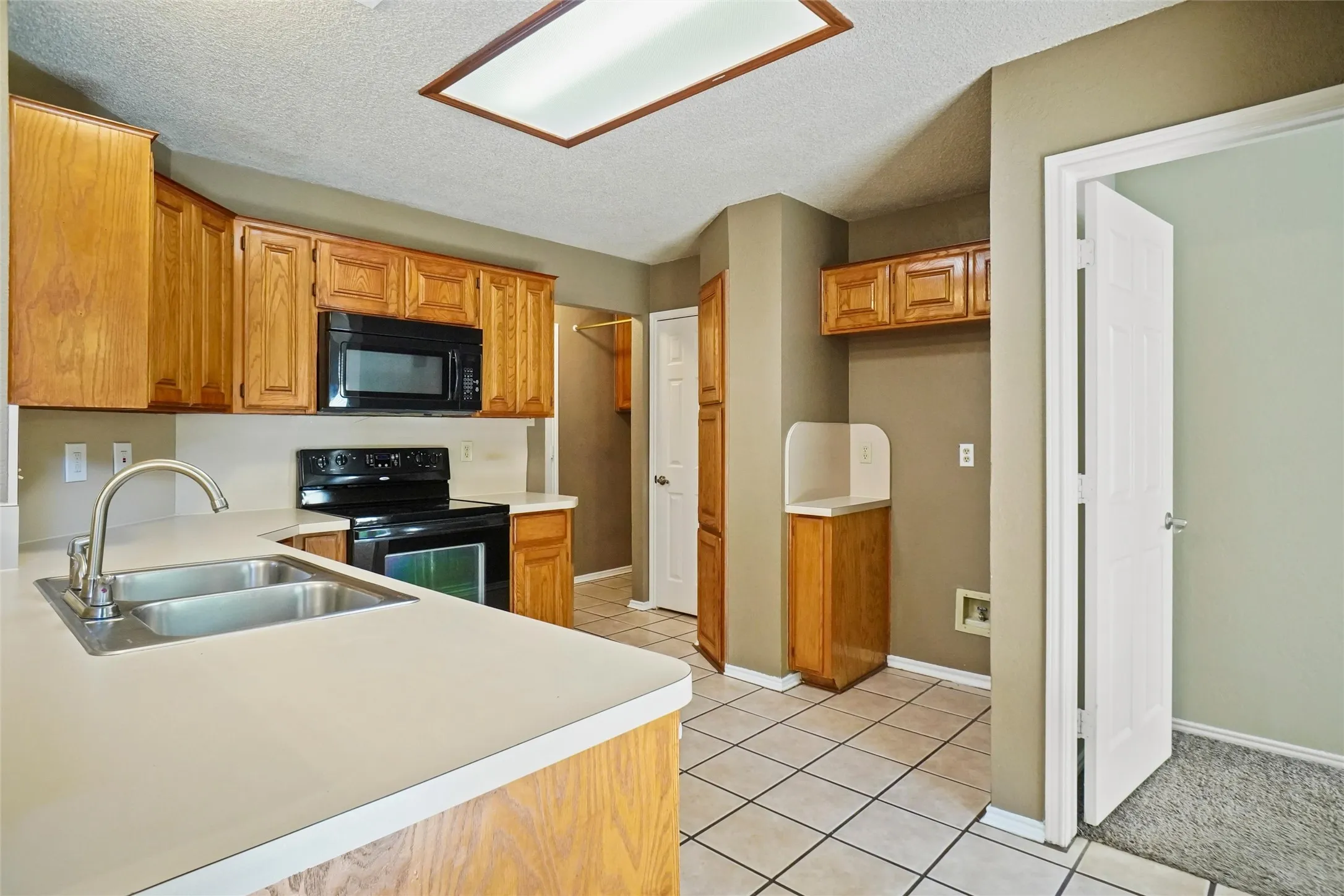 Single Family Residence For Rent in Tarrant County , 1109 W Hills Terrace, Saginaw, Texas 76179, 3 Bedroom, 2 Bathroom, 2 Garage spaces, 1,448 Sqft, built in 1987, mls#21408769, Real Estate Agent in Saginaw, Homes For Rent in Tarrant county, Homes For Rent in Saginaw, Realtor in Saginaw Texas, Real Estate Brokerage Independent Realty Texas, Luminita Cordes Realtor