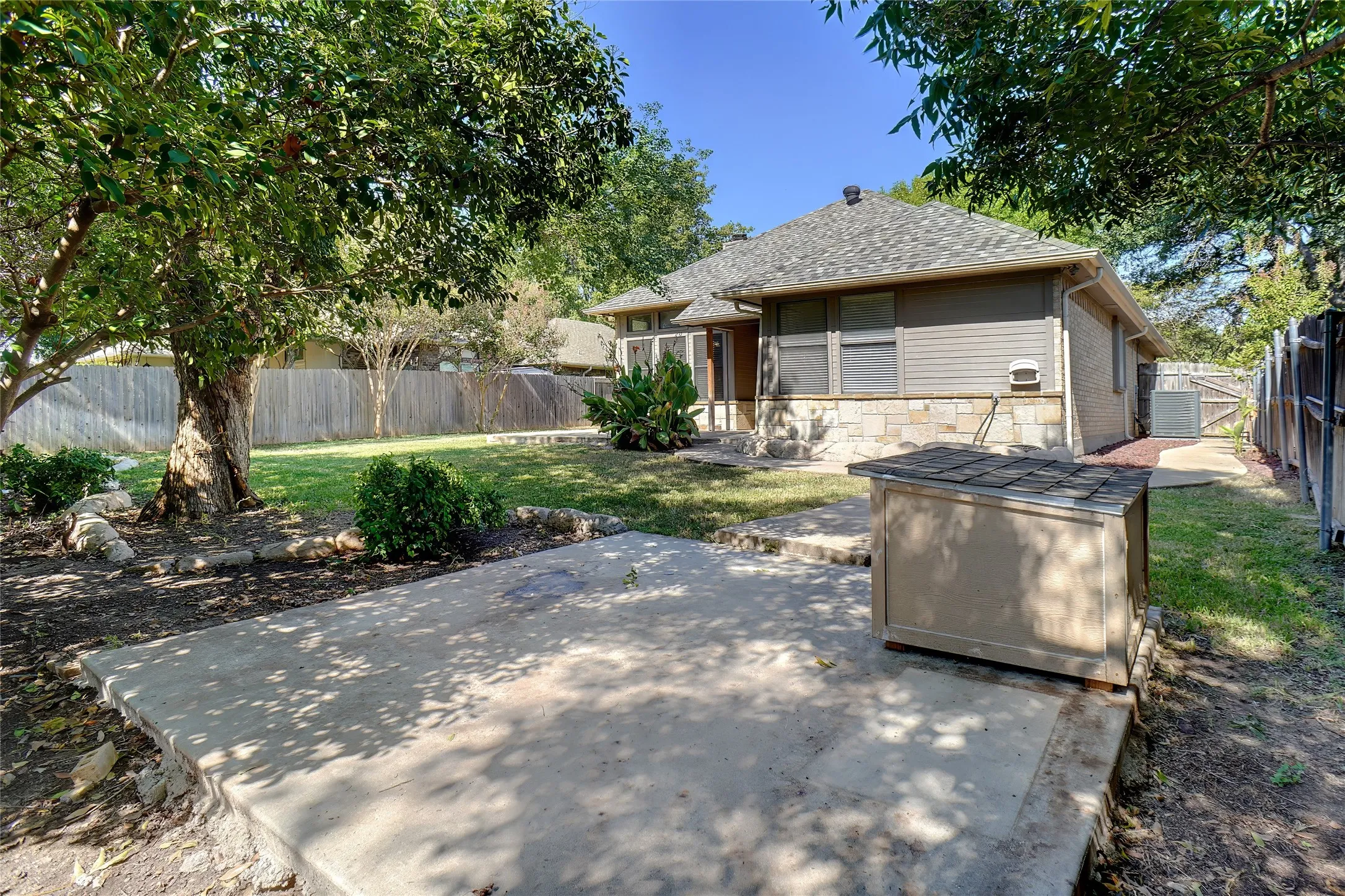 Single Family Residence For Rent in Tarrant County , 1109 W Hills Terrace, Saginaw, Texas 76179, 3 Bedroom, 2 Bathroom, 2 Garage spaces, 1,448 Sqft, built in 1987, mls#21408769, Real Estate Agent in Saginaw, Homes For Rent in Tarrant county, Homes For Rent in Saginaw, Realtor in Saginaw Texas, Real Estate Brokerage Independent Realty Texas, Luminita Cordes Realtor