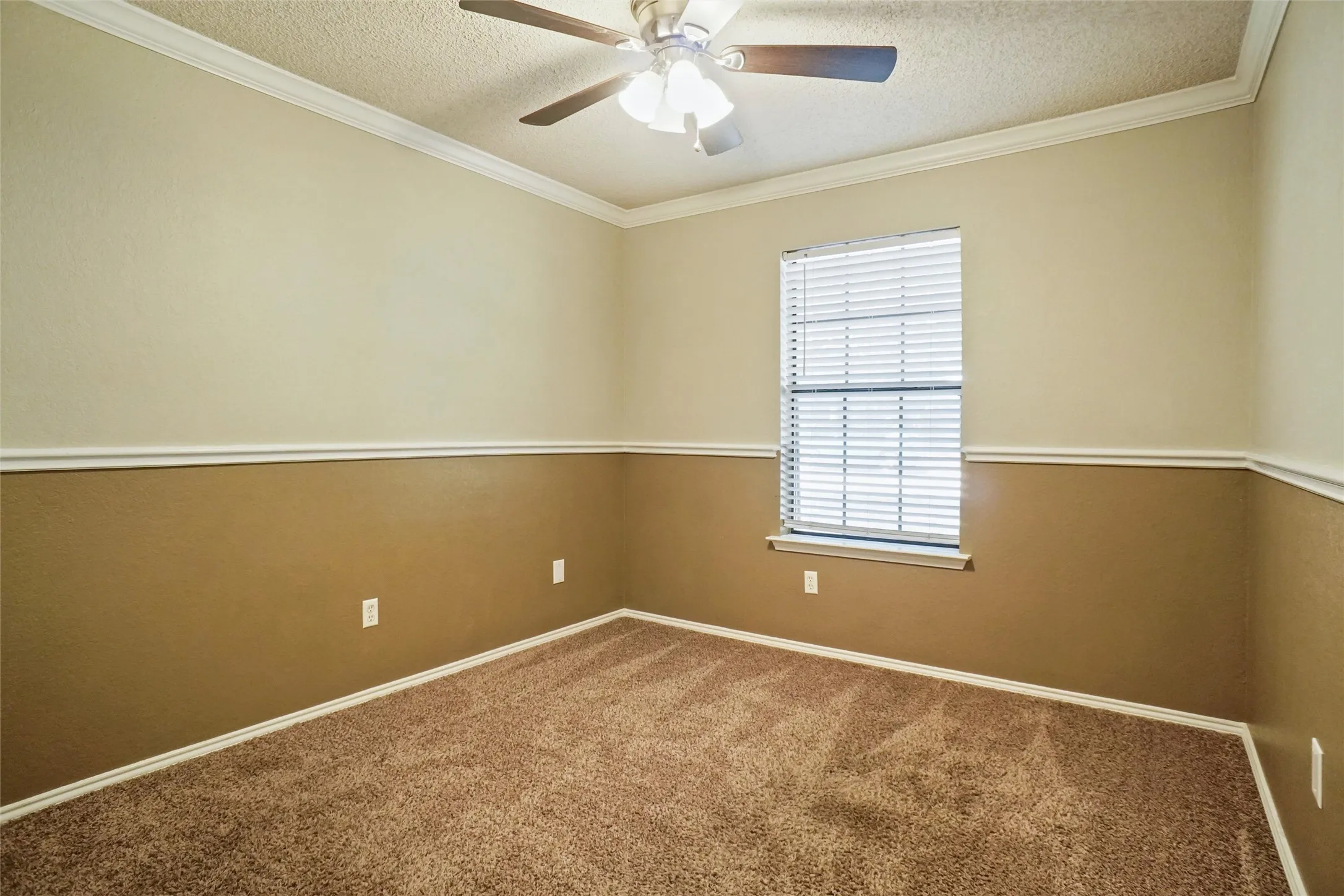 Single Family Residence For Rent in Tarrant County , 1109 W Hills Terrace, Saginaw, Texas 76179, 3 Bedroom, 2 Bathroom, 2 Garage spaces, 1,448 Sqft, built in 1987, mls#21408769, Real Estate Agent in Saginaw, Homes For Rent in Tarrant county, Homes For Rent in Saginaw, Realtor in Saginaw Texas, Real Estate Brokerage Independent Realty Texas, Luminita Cordes Realtor