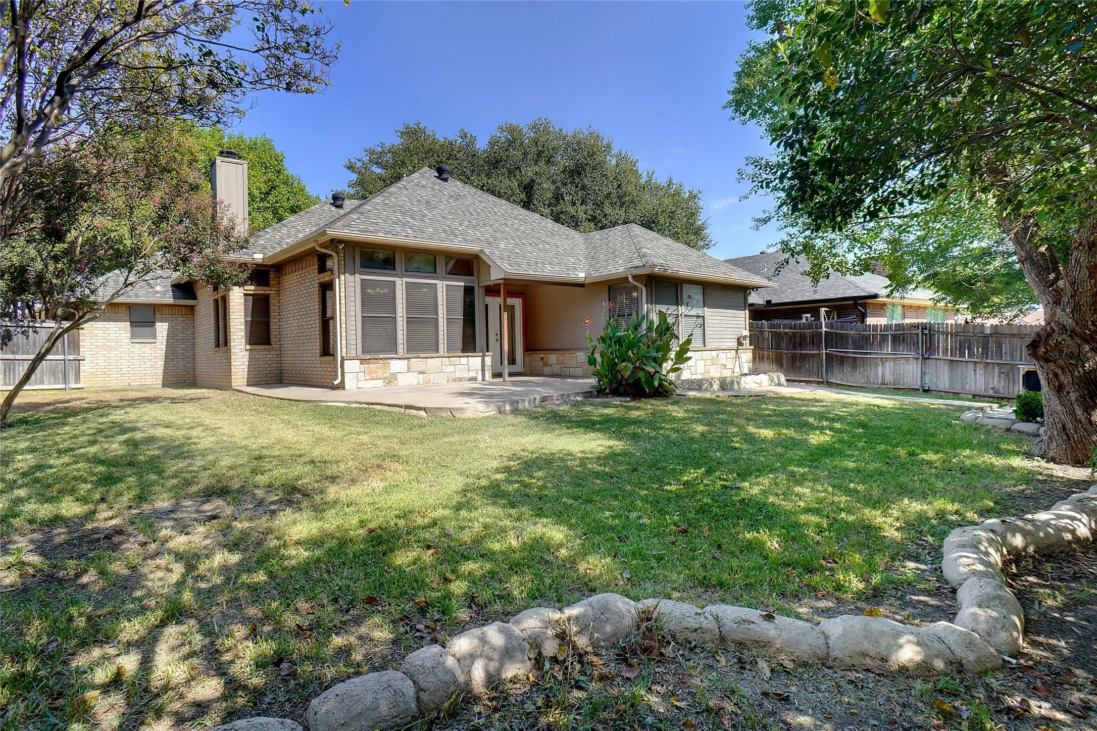 Single Family Residence For Rent in Tarrant County , 1109 W Hills Terrace, Saginaw, Texas 76179, 3 Bedroom, 2 Bathroom, 2 Garage spaces, 1,448 Sqft, built in 1987, mls#21408769, Real Estate Agent in Saginaw, Homes For Rent in Tarrant county, Homes For Rent in Saginaw, Realtor in Saginaw Texas, Real Estate Brokerage Independent Realty Texas, Luminita Cordes Realtor