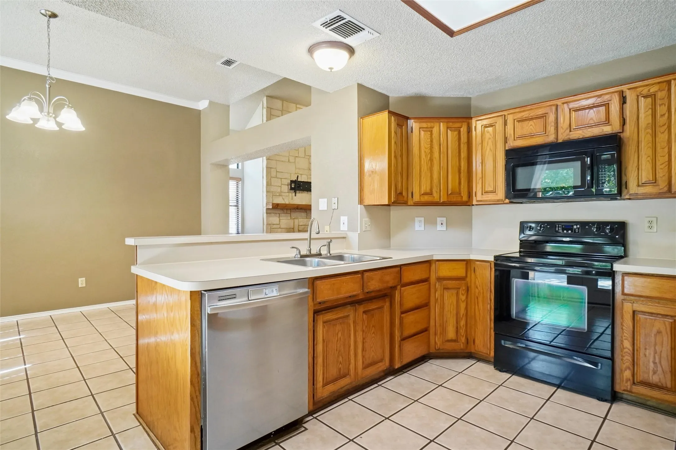 Single Family Residence For Rent in Tarrant County , 1109 W Hills Terrace, Saginaw, Texas 76179, 3 Bedroom, 2 Bathroom, 2 Garage spaces, 1,448 Sqft, built in 1987, mls#21408769, Real Estate Agent in Saginaw, Homes For Rent in Tarrant county, Homes For Rent in Saginaw, Realtor in Saginaw Texas, Real Estate Brokerage Independent Realty Texas, Luminita Cordes Realtor