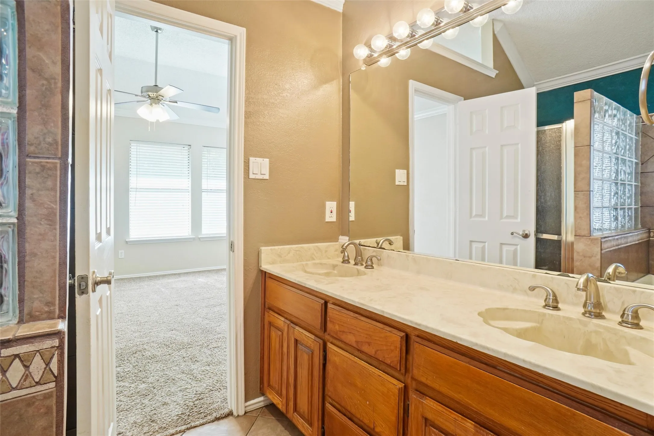 Single Family Residence For Rent in Tarrant County , 1109 W Hills Terrace, Saginaw, Texas 76179, 3 Bedroom, 2 Bathroom, 2 Garage spaces, 1,448 Sqft, built in 1987, mls#21408769, Real Estate Agent in Saginaw, Homes For Rent in Tarrant county, Homes For Rent in Saginaw, Realtor in Saginaw Texas, Real Estate Brokerage Independent Realty Texas, Luminita Cordes Realtor
