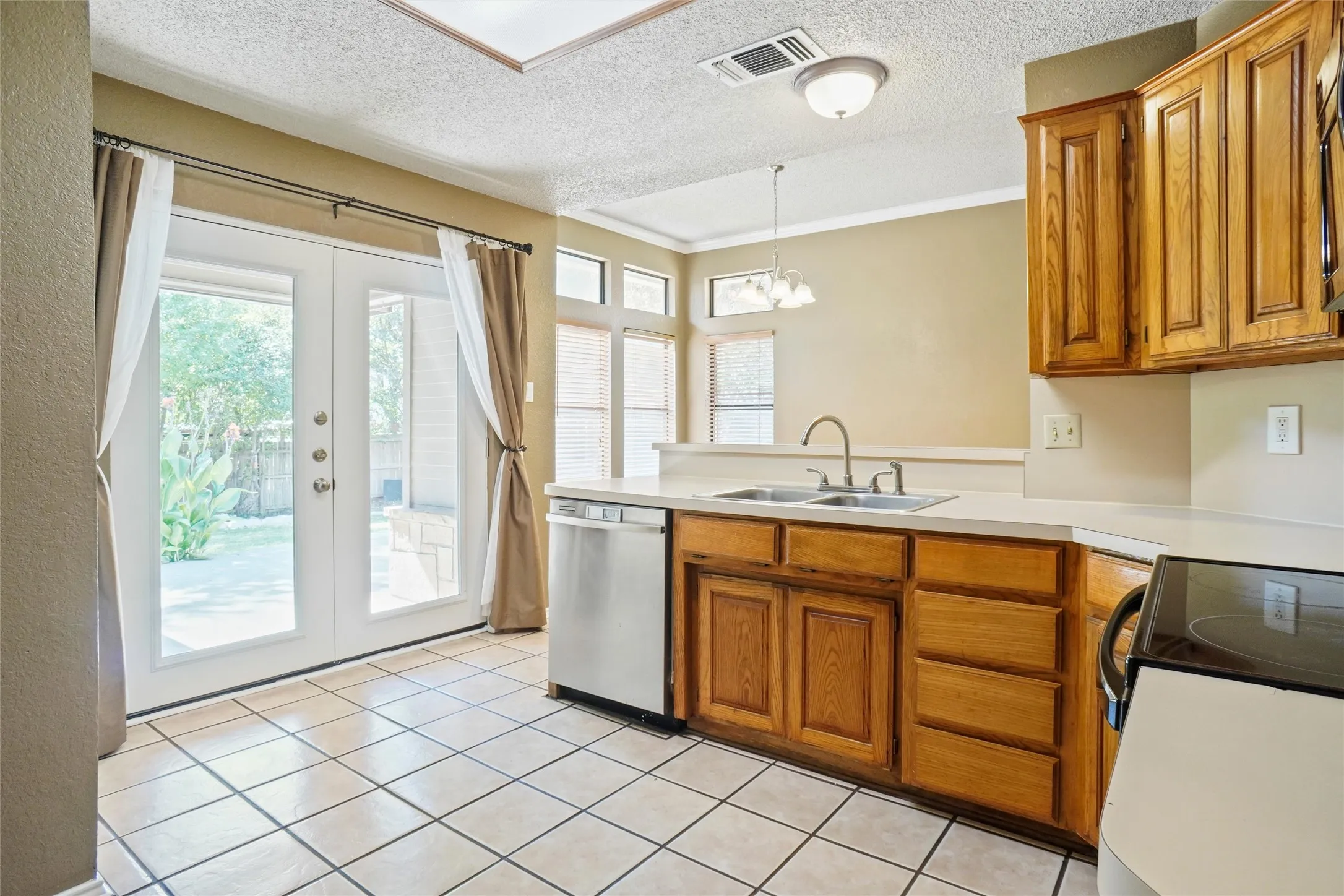 Single Family Residence For Rent in Tarrant County , 1109 W Hills Terrace, Saginaw, Texas 76179, 3 Bedroom, 2 Bathroom, 2 Garage spaces, 1,448 Sqft, built in 1987, mls#21408769, Real Estate Agent in Saginaw, Homes For Rent in Tarrant county, Homes For Rent in Saginaw, Realtor in Saginaw Texas, Real Estate Brokerage Independent Realty Texas, Luminita Cordes Realtor