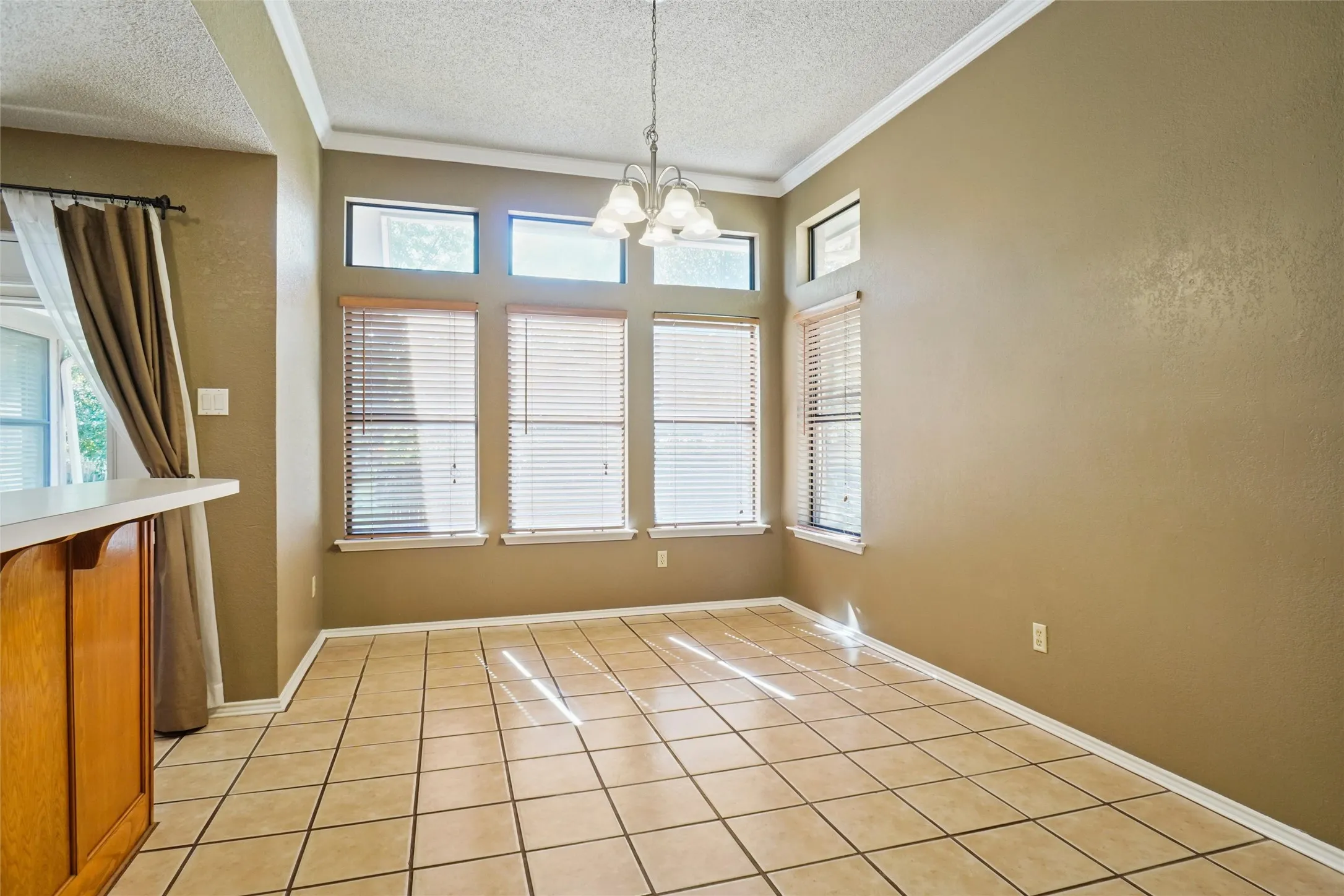 Single Family Residence For Rent in Tarrant County , 1109 W Hills Terrace, Saginaw, Texas 76179, 3 Bedroom, 2 Bathroom, 2 Garage spaces, 1,448 Sqft, built in 1987, mls#21408769, Real Estate Agent in Saginaw, Homes For Rent in Tarrant county, Homes For Rent in Saginaw, Realtor in Saginaw Texas, Real Estate Brokerage Independent Realty Texas, Luminita Cordes Realtor