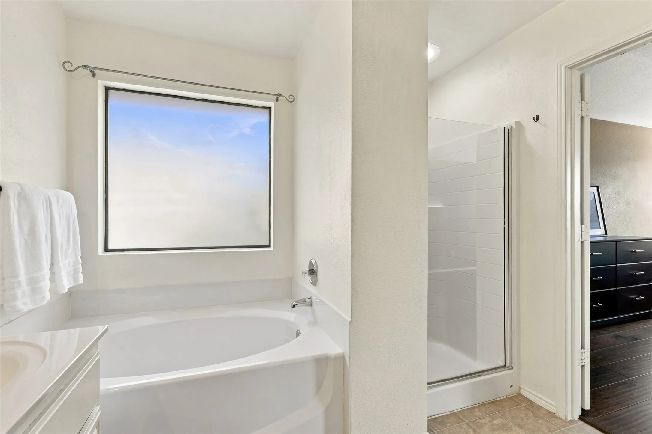 Single Family Residence For Sale in Tarrant County , 2325 Wakecrest Drive, Fort Worth, Texas 76108, 3 Bedroom, 2 Bathroom, 2 Garage spaces, 1,625 Sqft, built in 2008, mls#21408726, Real Estate Agent in Fort Worth, Homes For Sale in Tarrant county, Homes For Sale in Fort Worth, Realtor in Fort Worth Texas, Real Estate Brokerage Independent Realty Texas, Luminita Cordes Realtor