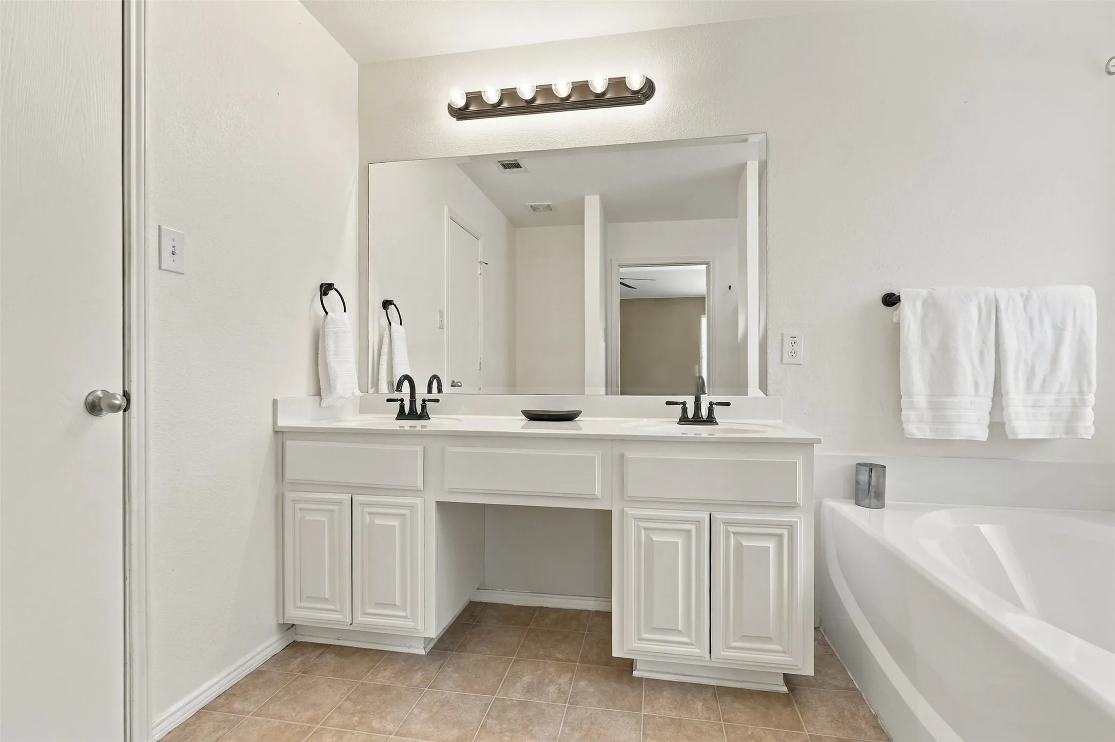 Single Family Residence For Sale in Tarrant County , 2325 Wakecrest Drive, Fort Worth, Texas 76108, 3 Bedroom, 2 Bathroom, 2 Garage spaces, 1,625 Sqft, built in 2008, mls#21408726, Real Estate Agent in Fort Worth, Homes For Sale in Tarrant county, Homes For Sale in Fort Worth, Realtor in Fort Worth Texas, Real Estate Brokerage Independent Realty Texas, Luminita Cordes Realtor