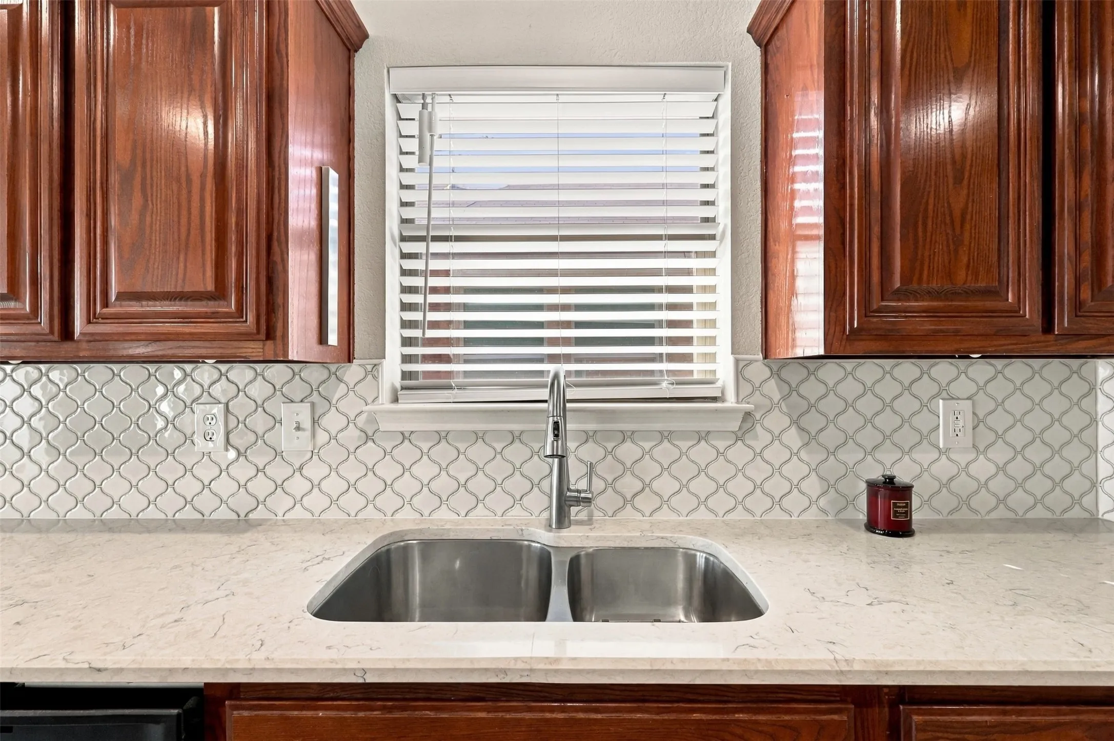 Single Family Residence For Sale in Tarrant County , 2325 Wakecrest Drive, Fort Worth, Texas 76108, 3 Bedroom, 2 Bathroom, 2 Garage spaces, 1,625 Sqft, built in 2008, mls#21408726, Real Estate Agent in Fort Worth, Homes For Sale in Tarrant county, Homes For Sale in Fort Worth, Realtor in Fort Worth Texas, Real Estate Brokerage Independent Realty Texas, Luminita Cordes Realtor