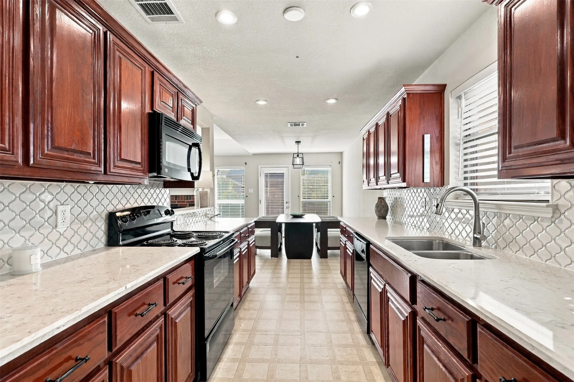 Single Family Residence For Sale in Tarrant County , 2325 Wakecrest Drive, Fort Worth, Texas 76108, 3 Bedroom, 2 Bathroom, 2 Garage spaces, 1,625 Sqft, built in 2008, mls#21408726, Real Estate Agent in Fort Worth, Homes For Sale in Tarrant county, Homes For Sale in Fort Worth, Realtor in Fort Worth Texas, Real Estate Brokerage Independent Realty Texas, Luminita Cordes Realtor