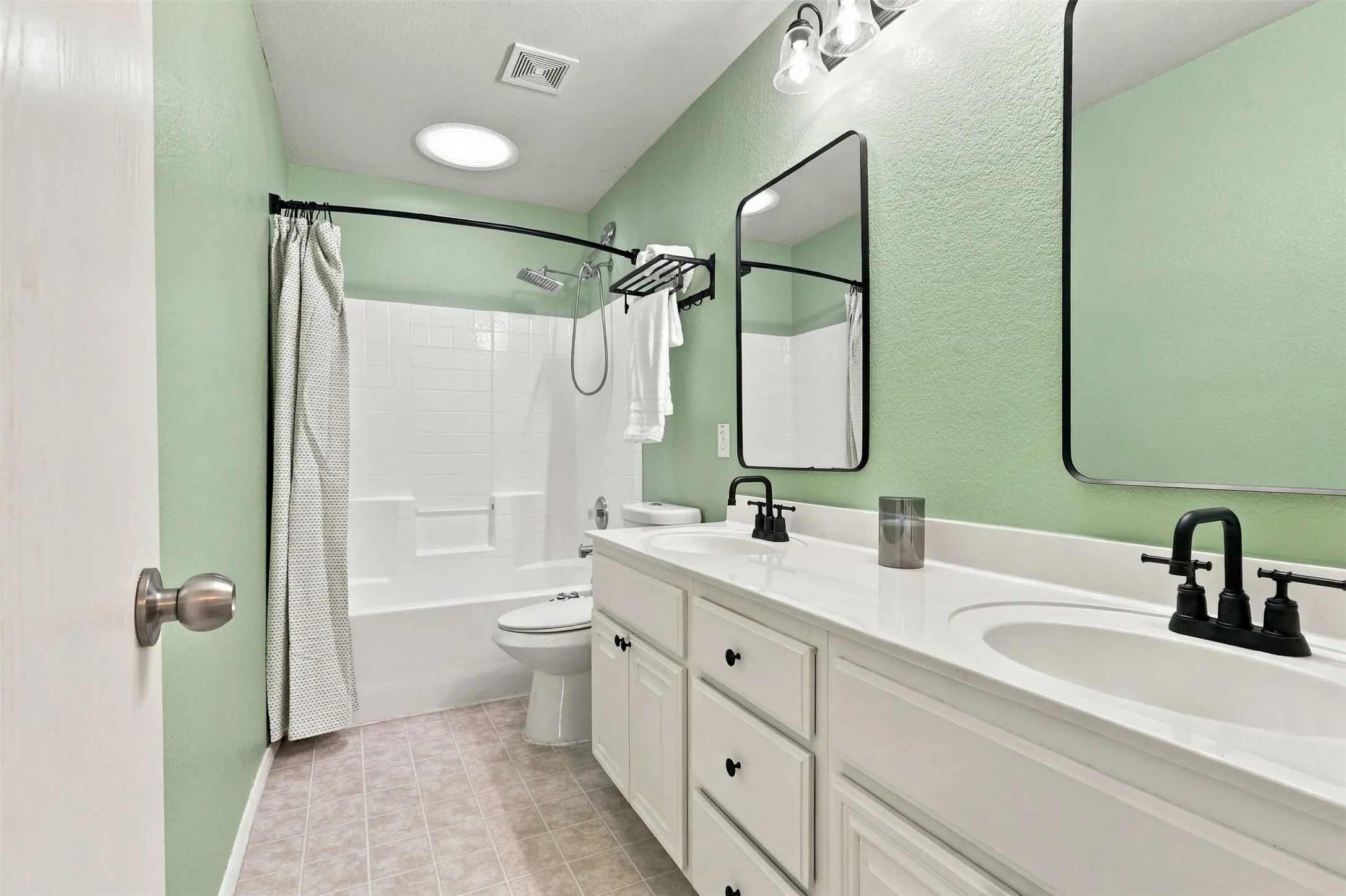 Single Family Residence For Sale in Tarrant County , 2325 Wakecrest Drive, Fort Worth, Texas 76108, 3 Bedroom, 2 Bathroom, 2 Garage spaces, 1,625 Sqft, built in 2008, mls#21408726, Real Estate Agent in Fort Worth, Homes For Sale in Tarrant county, Homes For Sale in Fort Worth, Realtor in Fort Worth Texas, Real Estate Brokerage Independent Realty Texas, Luminita Cordes Realtor