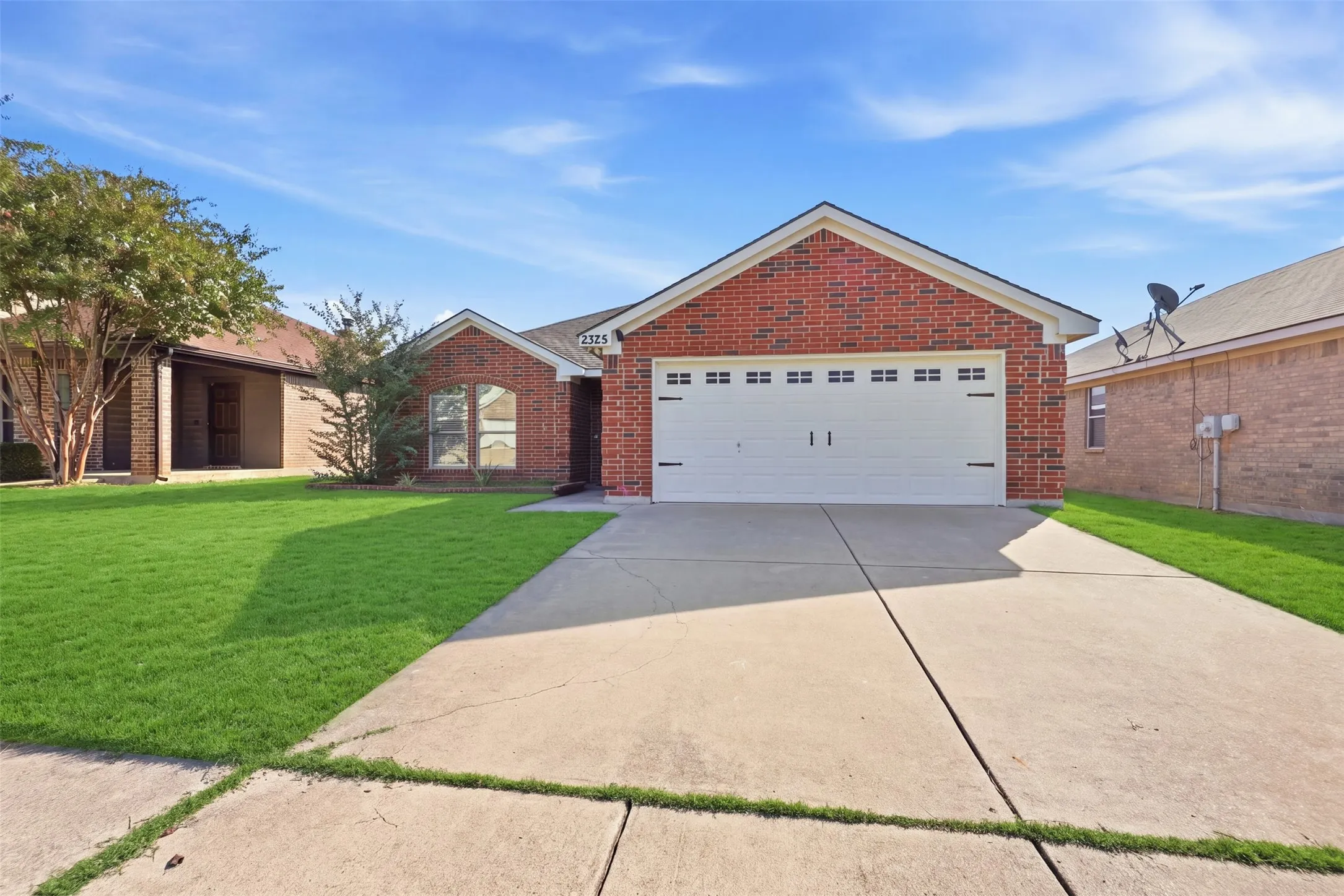 Single Family Residence For Sale in Tarrant County , 2325 Wakecrest Drive, Fort Worth, Texas 76108, 3 Bedroom, 2 Bathroom, 2 Garage spaces, 1,625 Sqft, built in 2008, mls#21408726, Real Estate Agent in Fort Worth, Homes For Sale in Tarrant county, Homes For Sale in Fort Worth, Realtor in Fort Worth Texas, Real Estate Brokerage Independent Realty Texas, Luminita Cordes Realtor