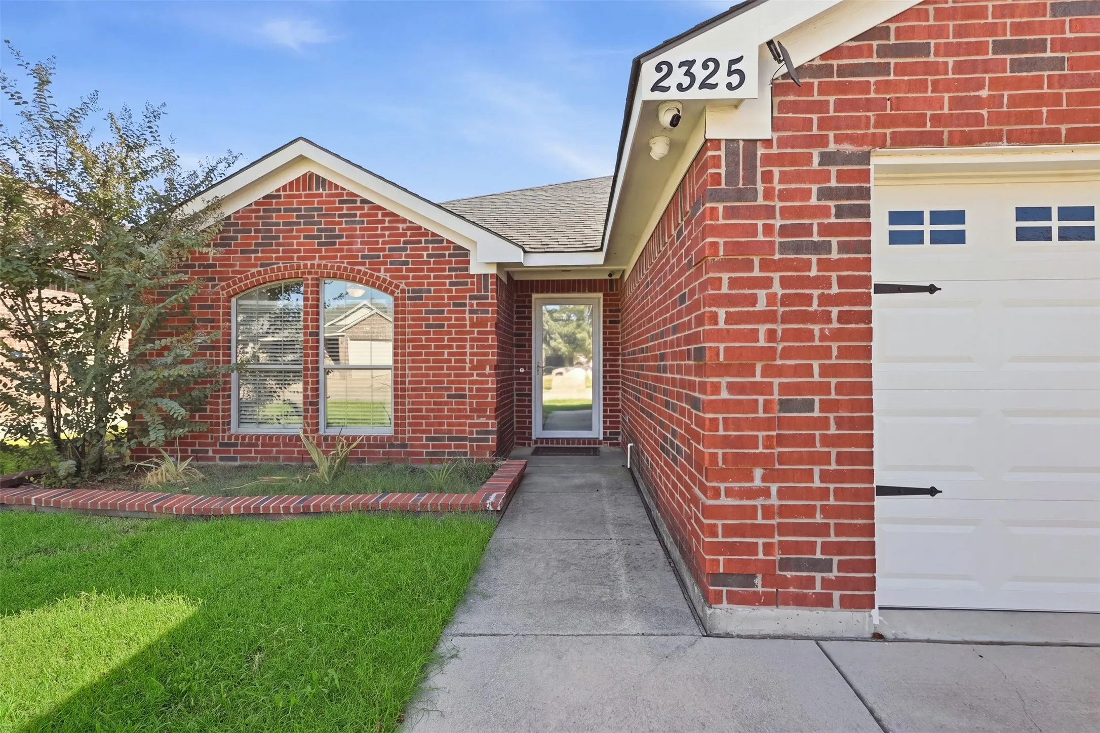 Single Family Residence For Sale in Tarrant County , 2325 Wakecrest Drive, Fort Worth, Texas 76108, 3 Bedroom, 2 Bathroom, 2 Garage spaces, 1,625 Sqft, built in 2008, mls#21408726, Real Estate Agent in Fort Worth, Homes For Sale in Tarrant county, Homes For Sale in Fort Worth, Realtor in Fort Worth Texas, Real Estate Brokerage Independent Realty Texas, Luminita Cordes Realtor