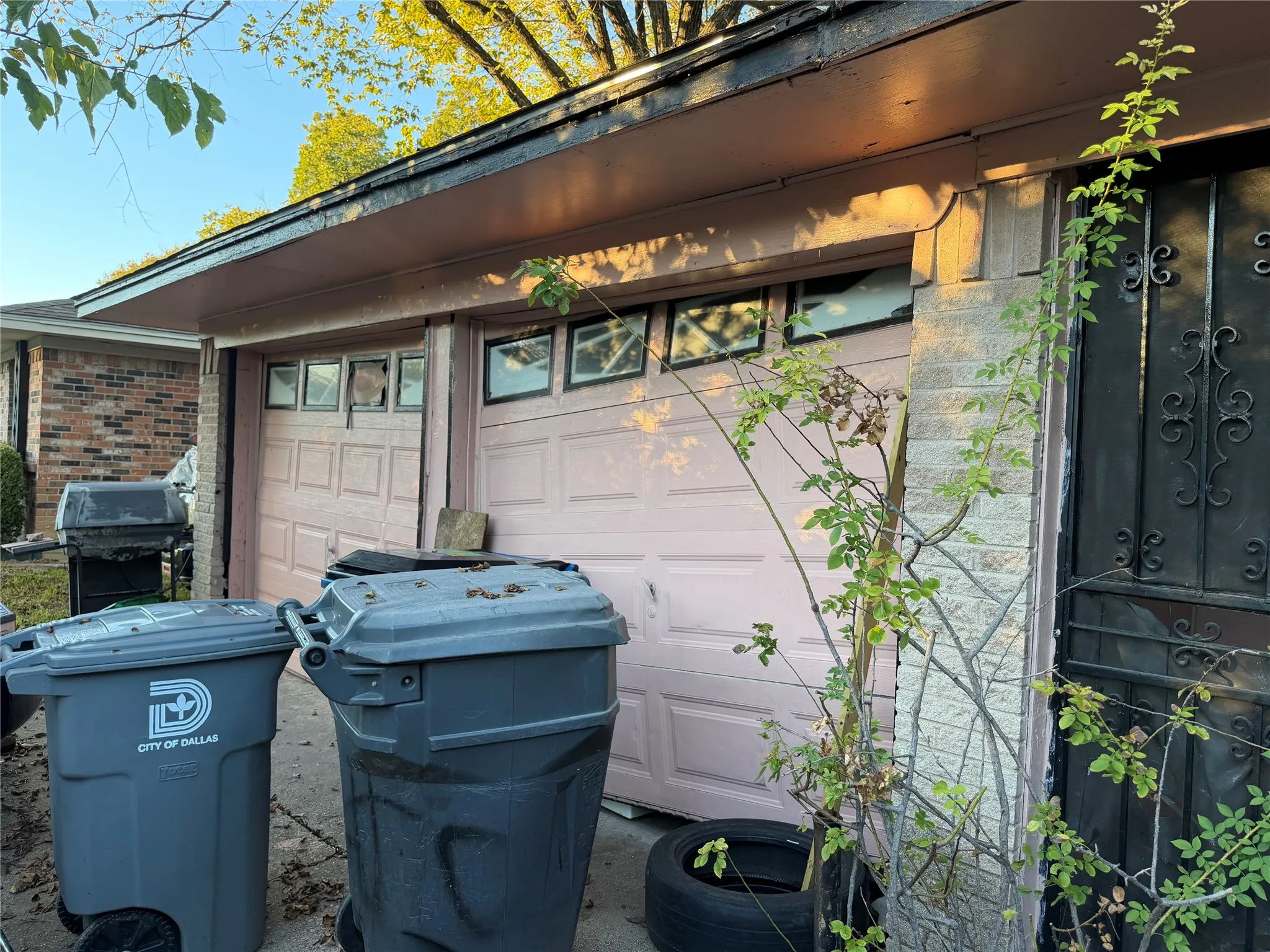 Single Family Residence For Sale in Dallas County , 6220 Harmony Lane, Dallas, Texas 75241, 3 Bedroom, 2 Bathroom, 2 Garage spaces, 1,200 Sqft, built in 1962, mls#21408716, Real Estate Agent in Dallas, Homes For Sale in Dallas county, Homes For Sale in Dallas, Realtor in Dallas Texas, Real Estate Brokerage Independent Realty Texas, Luminita Cordes Realtor