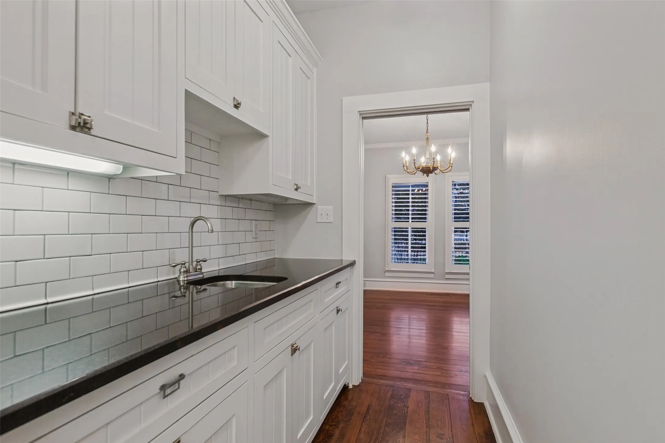 Wet bar located between dining room and kitchen