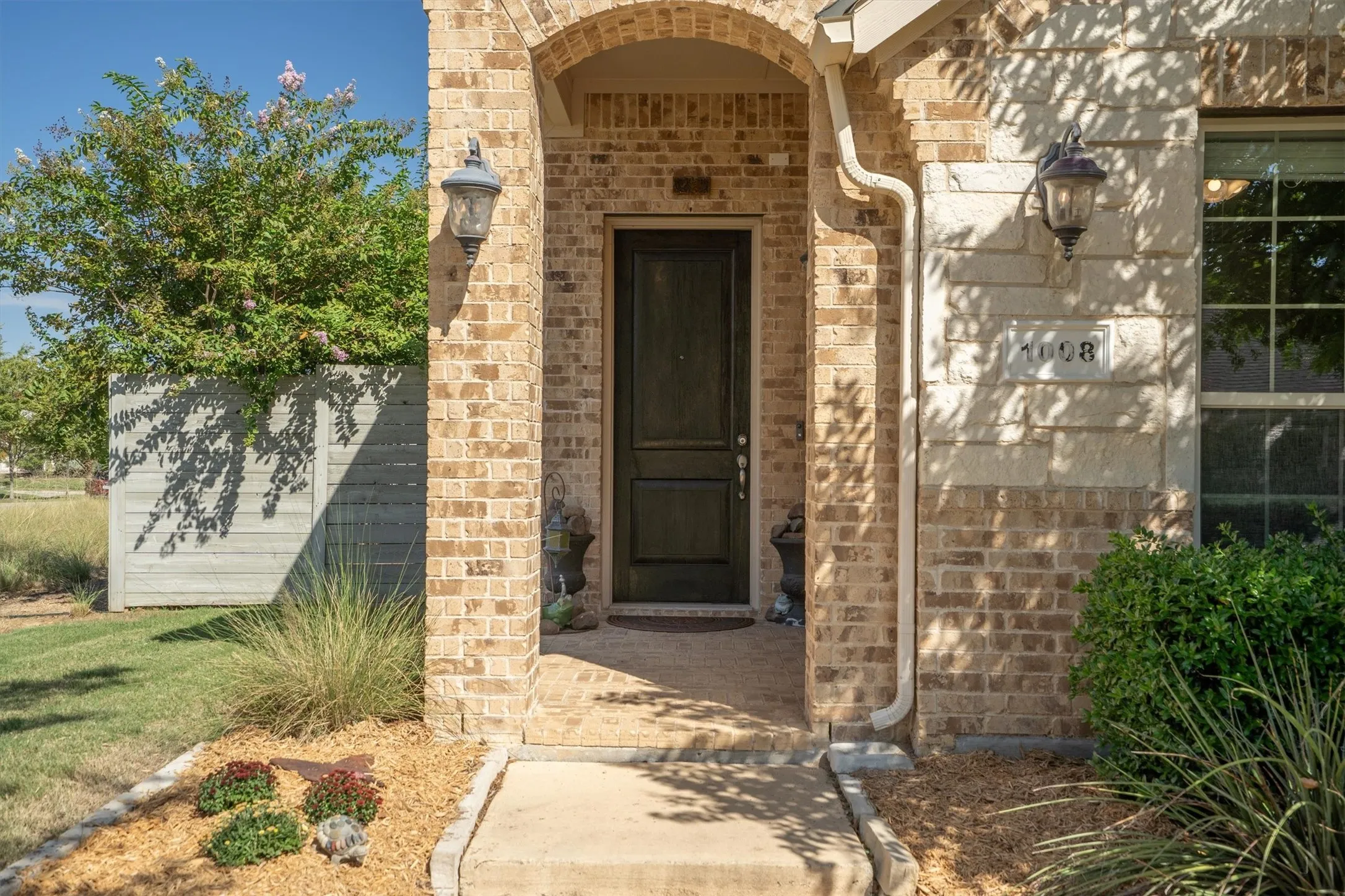 Single Family Residence For Sale in Denton County , 1008 10th Street, Argyle, Texas 76226, 3 Bedroom, 3 Bathroom, 2 Garage spaces, 2,264 Sqft, built in 2018, mls#21408730, Real Estate Agent in Argyle, Homes For Sale in Denton county, Homes For Sale in Argyle, Realtor in Argyle Texas, Real Estate Brokerage Independent Realty Texas, Luminita Cordes Realtor