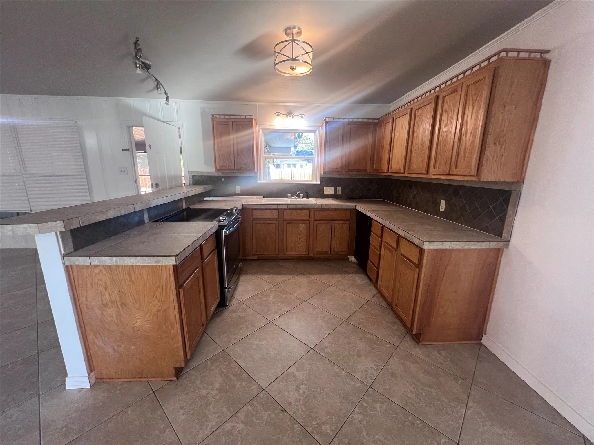 Single Family Residence For Rent in Mc Lennan County , 3215 Pine Avenue, Waco, Texas 76708, 3 Bedroom, 2 Bathroom, Garage spaces, 2,262 Sqft, built in 1954, mls#21408775, Real Estate Agent in Waco, Homes For Rent in Mc Lennan county, Homes For Rent in Waco, Realtor in Waco Texas, Real Estate Brokerage Independent Realty Texas, Luminita Cordes Realtor