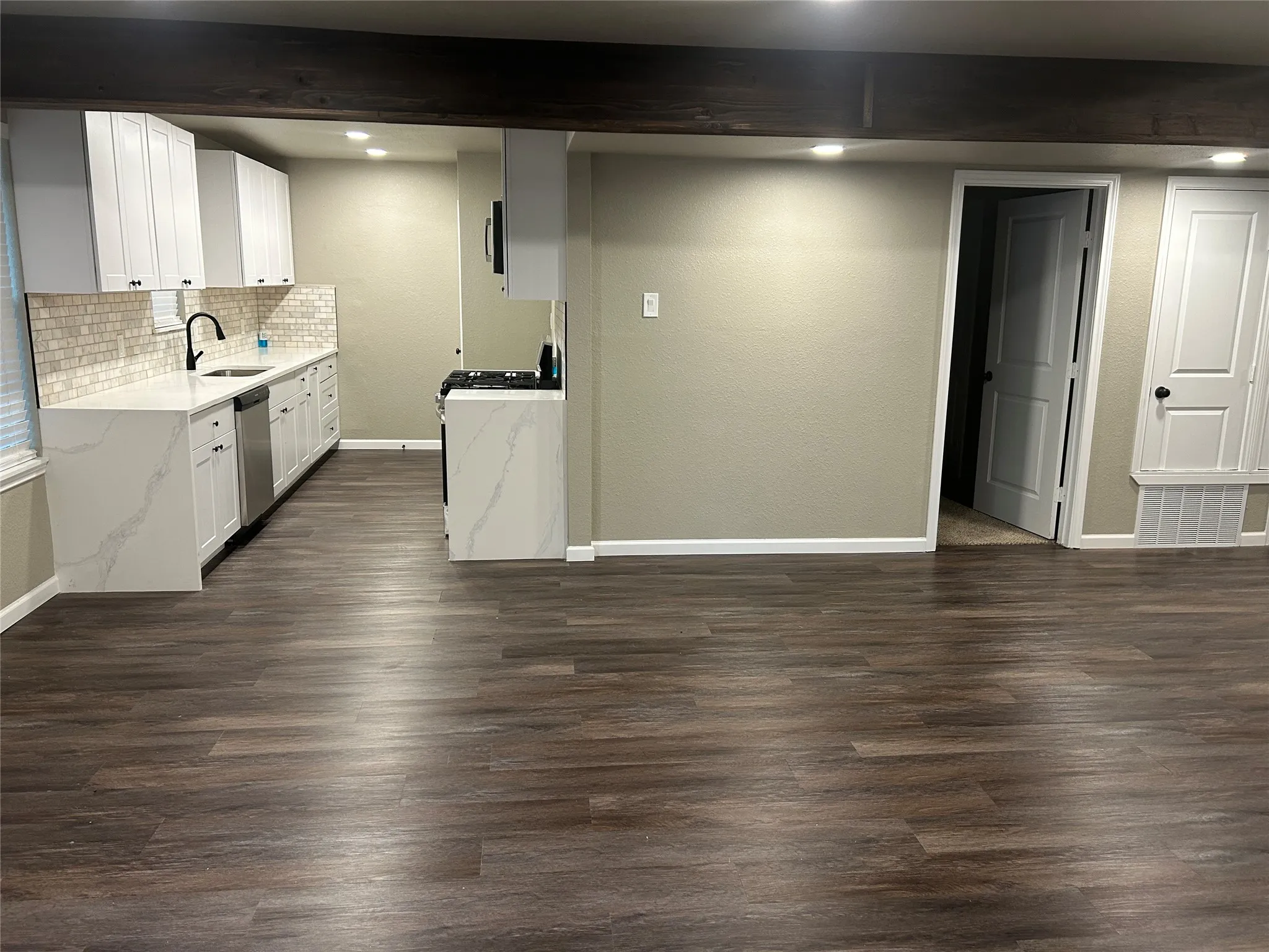 Single Family Residence For Rent in Dallas County , 10312 Desdemona Drive, Dallas, Texas 75228, 4 Bedroom, 3 Bathroom, Garage spaces, 1,800 Sqft, built in 1952, mls#21408781, Real Estate Agent in Dallas, Homes For Rent in Dallas county, Homes For Rent in Dallas, Realtor in Dallas Texas, Real Estate Brokerage Independent Realty Texas, Luminita Cordes Realtor