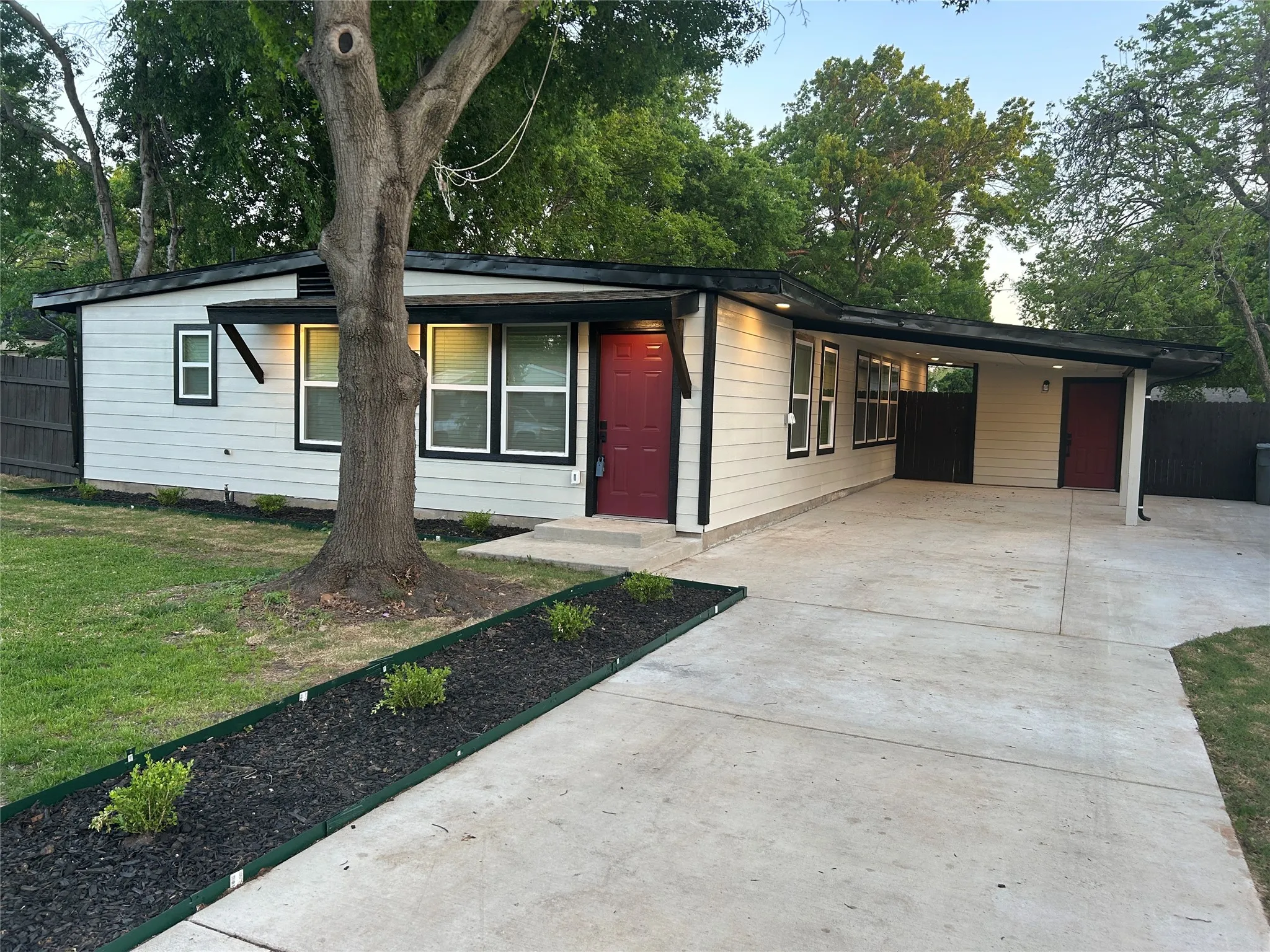 Single Family Residence For Rent in Dallas County , 10312 Desdemona Drive, Dallas, Texas 75228, 4 Bedroom, 3 Bathroom, Garage spaces, 1,800 Sqft, built in 1952, mls#21408781, Real Estate Agent in Dallas, Homes For Rent in Dallas county, Homes For Rent in Dallas, Realtor in Dallas Texas, Real Estate Brokerage Independent Realty Texas, Luminita Cordes Realtor