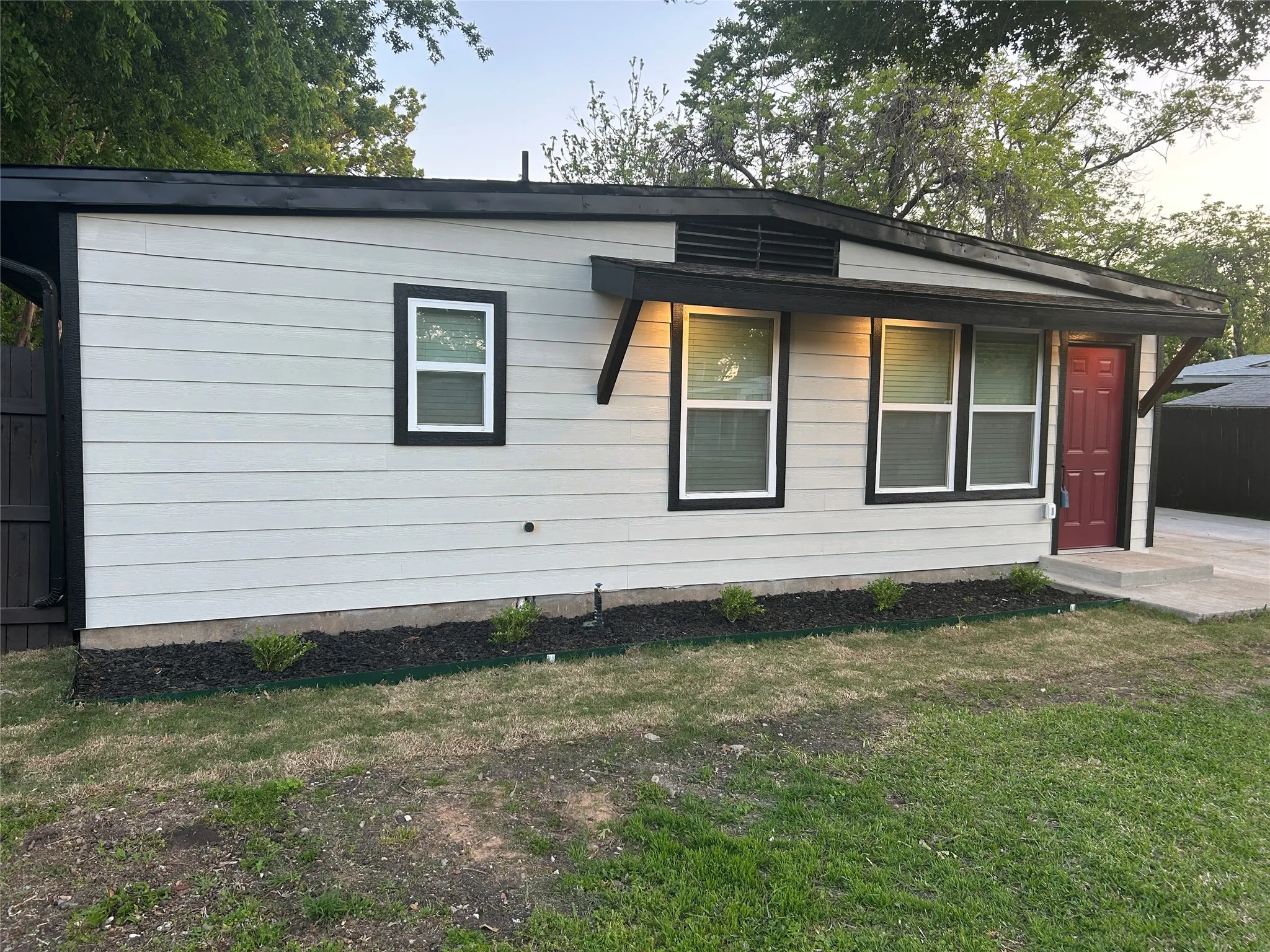Single Family Residence For Rent in Dallas County , 10312 Desdemona Drive, Dallas, Texas 75228, 4 Bedroom, 3 Bathroom, Garage spaces, 1,800 Sqft, built in 1952, mls#21408781, Real Estate Agent in Dallas, Homes For Rent in Dallas county, Homes For Rent in Dallas, Realtor in Dallas Texas, Real Estate Brokerage Independent Realty Texas, Luminita Cordes Realtor