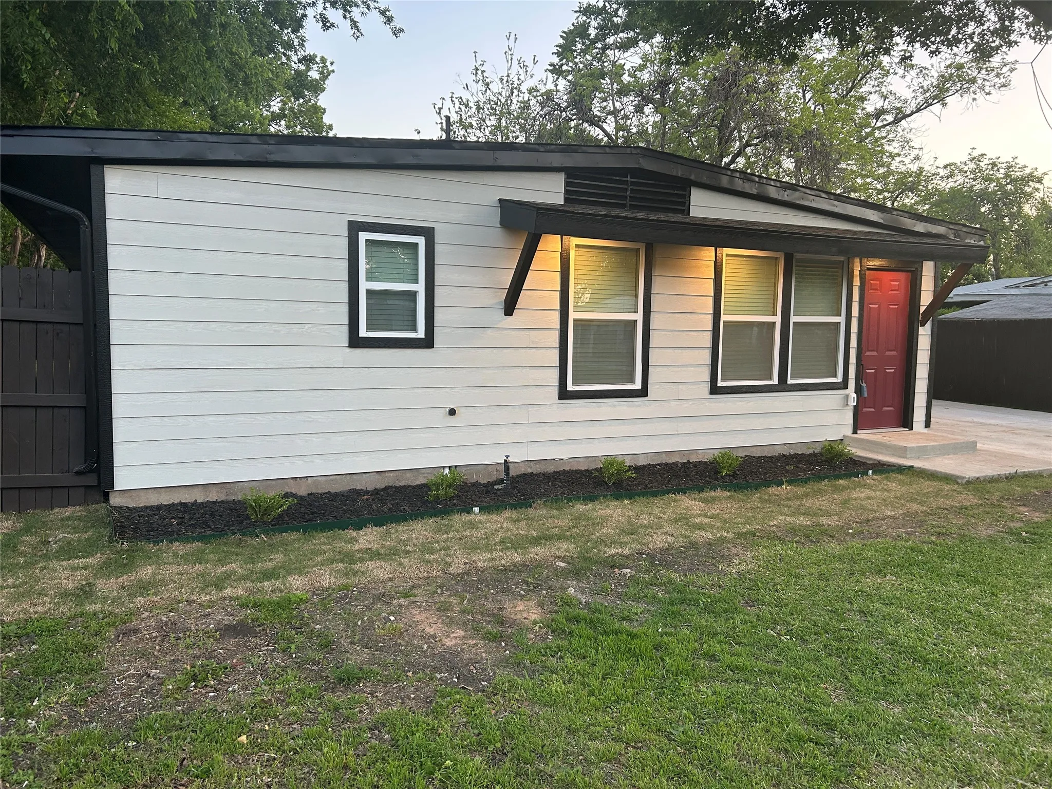 Single Family Residence For Rent in Dallas County , 10312 Desdemona Drive, Dallas, Texas 75228, 4 Bedroom, 3 Bathroom, Garage spaces, 1,800 Sqft, built in 1952, mls#21408781, Real Estate Agent in Dallas, Homes For Rent in Dallas county, Homes For Rent in Dallas, Realtor in Dallas Texas, Real Estate Brokerage Independent Realty Texas, Luminita Cordes Realtor