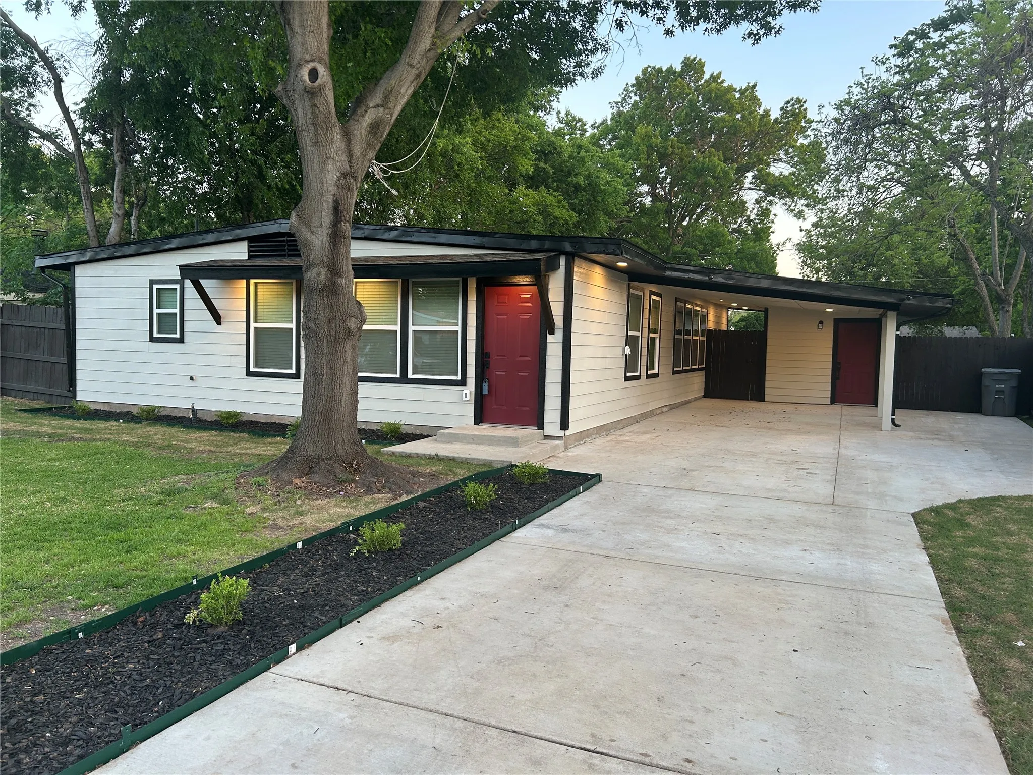 Single Family Residence For Rent in Dallas County , 10312 Desdemona Drive, Dallas, Texas 75228, 4 Bedroom, 3 Bathroom, Garage spaces, 1,800 Sqft, built in 1952, mls#21408781, Real Estate Agent in Dallas, Homes For Rent in Dallas county, Homes For Rent in Dallas, Realtor in Dallas Texas, Real Estate Brokerage Independent Realty Texas, Luminita Cordes Realtor