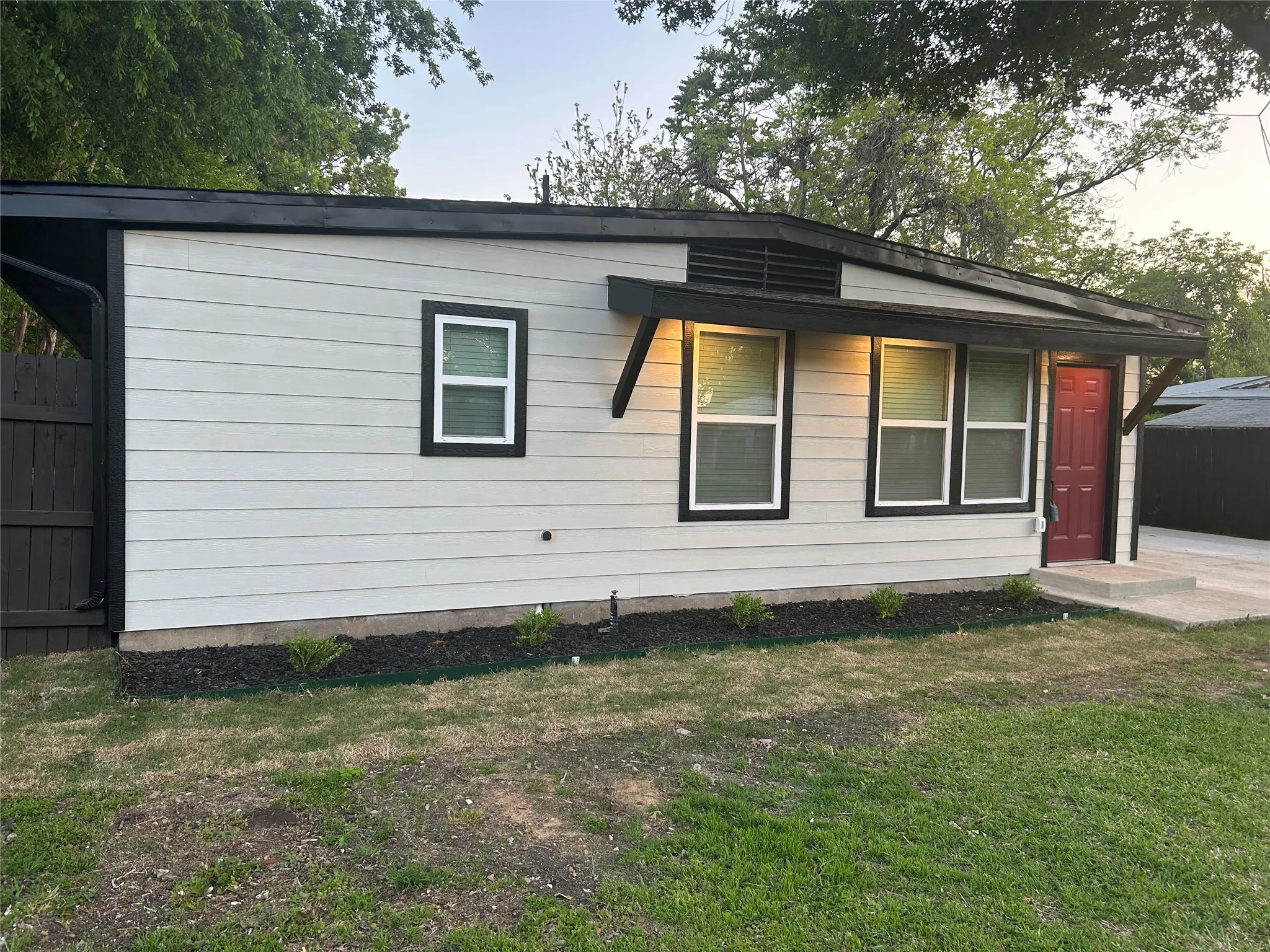 Single Family Residence For Rent in Dallas County , 10312 Desdemona Drive, Dallas, Texas 75228, 4 Bedroom, 3 Bathroom, Garage spaces, 1,800 Sqft, built in 1952, mls#21408781, Real Estate Agent in Dallas, Homes For Rent in Dallas county, Homes For Rent in Dallas, Realtor in Dallas Texas, Real Estate Brokerage Independent Realty Texas, Luminita Cordes Realtor