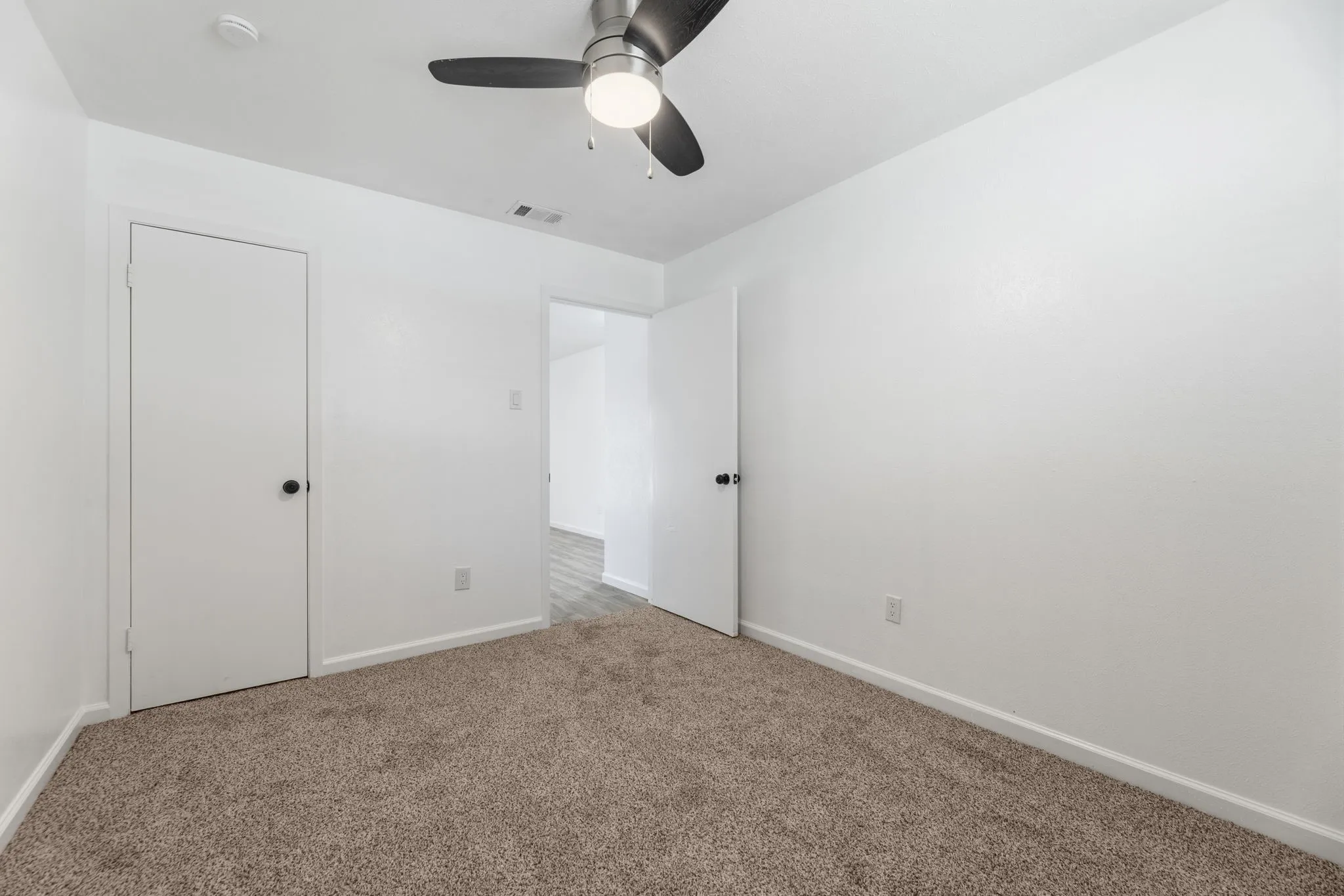Single Family Residence For Sale in Dallas County , 206 Rockaway Drive, Duncanville, Texas 75116, 3 Bedroom, 2 Bathroom, 1 Garage spaces, 1,148 Sqft, built in 1965, mls#21408701, Real Estate Agent in Duncanville, Homes For Sale in Dallas county, Homes For Sale in Duncanville, Realtor in Duncanville Texas, Real Estate Brokerage Independent Realty Texas, Luminita Cordes Realtor