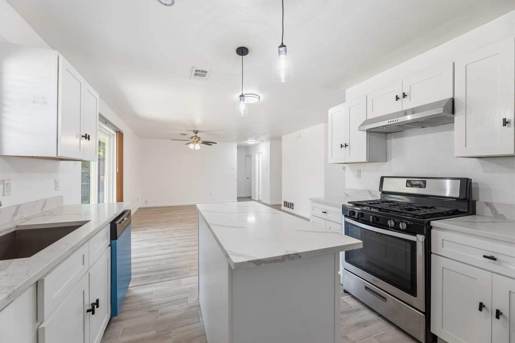 Single Family Residence For Sale in Dallas County , 206 Rockaway Drive, Duncanville, Texas 75116, 3 Bedroom, 2 Bathroom, 1 Garage spaces, 1,148 Sqft, built in 1965, mls#21408701, Real Estate Agent in Duncanville, Homes For Sale in Dallas county, Homes For Sale in Duncanville, Realtor in Duncanville Texas, Real Estate Brokerage Independent Realty Texas, Luminita Cordes Realtor