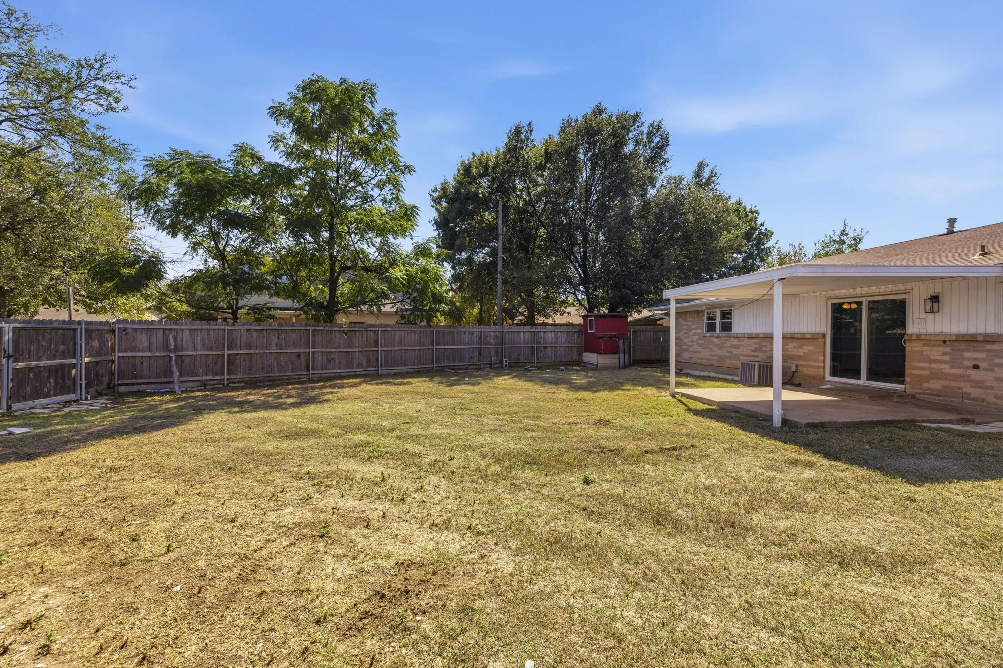 Single Family Residence For Sale in Dallas County , 206 Rockaway Drive, Duncanville, Texas 75116, 3 Bedroom, 2 Bathroom, 1 Garage spaces, 1,148 Sqft, built in 1965, mls#21408701, Real Estate Agent in Duncanville, Homes For Sale in Dallas county, Homes For Sale in Duncanville, Realtor in Duncanville Texas, Real Estate Brokerage Independent Realty Texas, Luminita Cordes Realtor