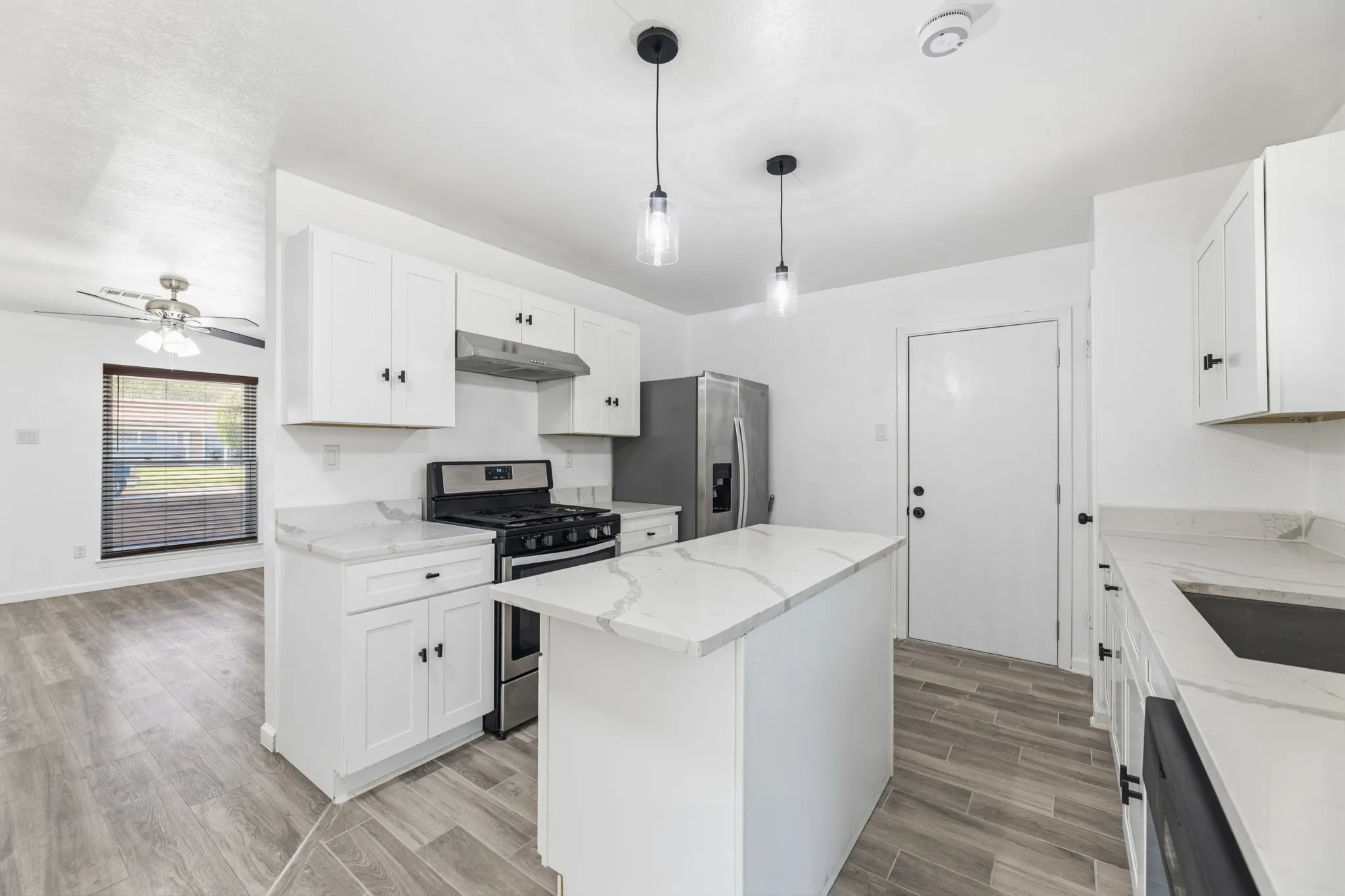 Single Family Residence For Sale in Dallas County , 206 Rockaway Drive, Duncanville, Texas 75116, 3 Bedroom, 2 Bathroom, 1 Garage spaces, 1,148 Sqft, built in 1965, mls#21408701, Real Estate Agent in Duncanville, Homes For Sale in Dallas county, Homes For Sale in Duncanville, Realtor in Duncanville Texas, Real Estate Brokerage Independent Realty Texas, Luminita Cordes Realtor