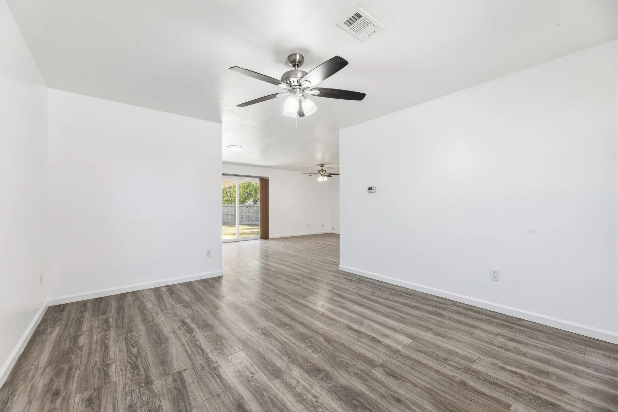 Single Family Residence For Sale in Dallas County , 206 Rockaway Drive, Duncanville, Texas 75116, 3 Bedroom, 2 Bathroom, 1 Garage spaces, 1,148 Sqft, built in 1965, mls#21408701, Real Estate Agent in Duncanville, Homes For Sale in Dallas county, Homes For Sale in Duncanville, Realtor in Duncanville Texas, Real Estate Brokerage Independent Realty Texas, Luminita Cordes Realtor