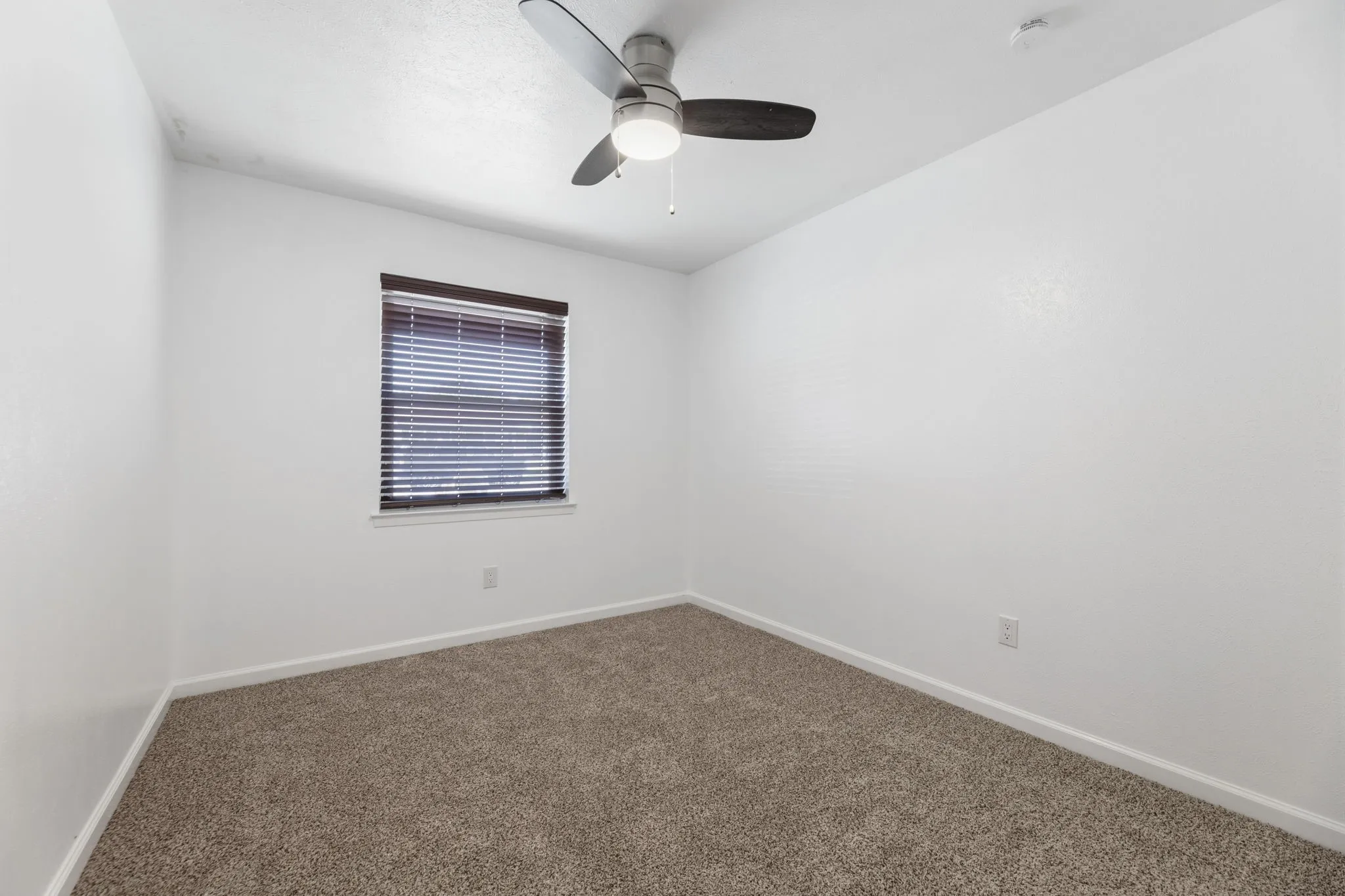 Single Family Residence For Sale in Dallas County , 206 Rockaway Drive, Duncanville, Texas 75116, 3 Bedroom, 2 Bathroom, 1 Garage spaces, 1,148 Sqft, built in 1965, mls#21408701, Real Estate Agent in Duncanville, Homes For Sale in Dallas county, Homes For Sale in Duncanville, Realtor in Duncanville Texas, Real Estate Brokerage Independent Realty Texas, Luminita Cordes Realtor