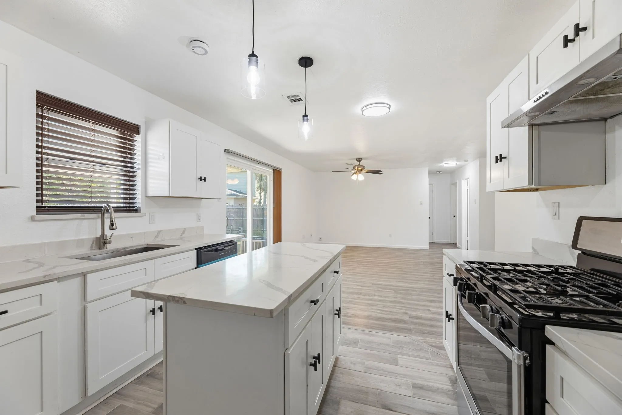 Single Family Residence For Sale in Dallas County , 206 Rockaway Drive, Duncanville, Texas 75116, 3 Bedroom, 2 Bathroom, 1 Garage spaces, 1,148 Sqft, built in 1965, mls#21408701, Real Estate Agent in Duncanville, Homes For Sale in Dallas county, Homes For Sale in Duncanville, Realtor in Duncanville Texas, Real Estate Brokerage Independent Realty Texas, Luminita Cordes Realtor