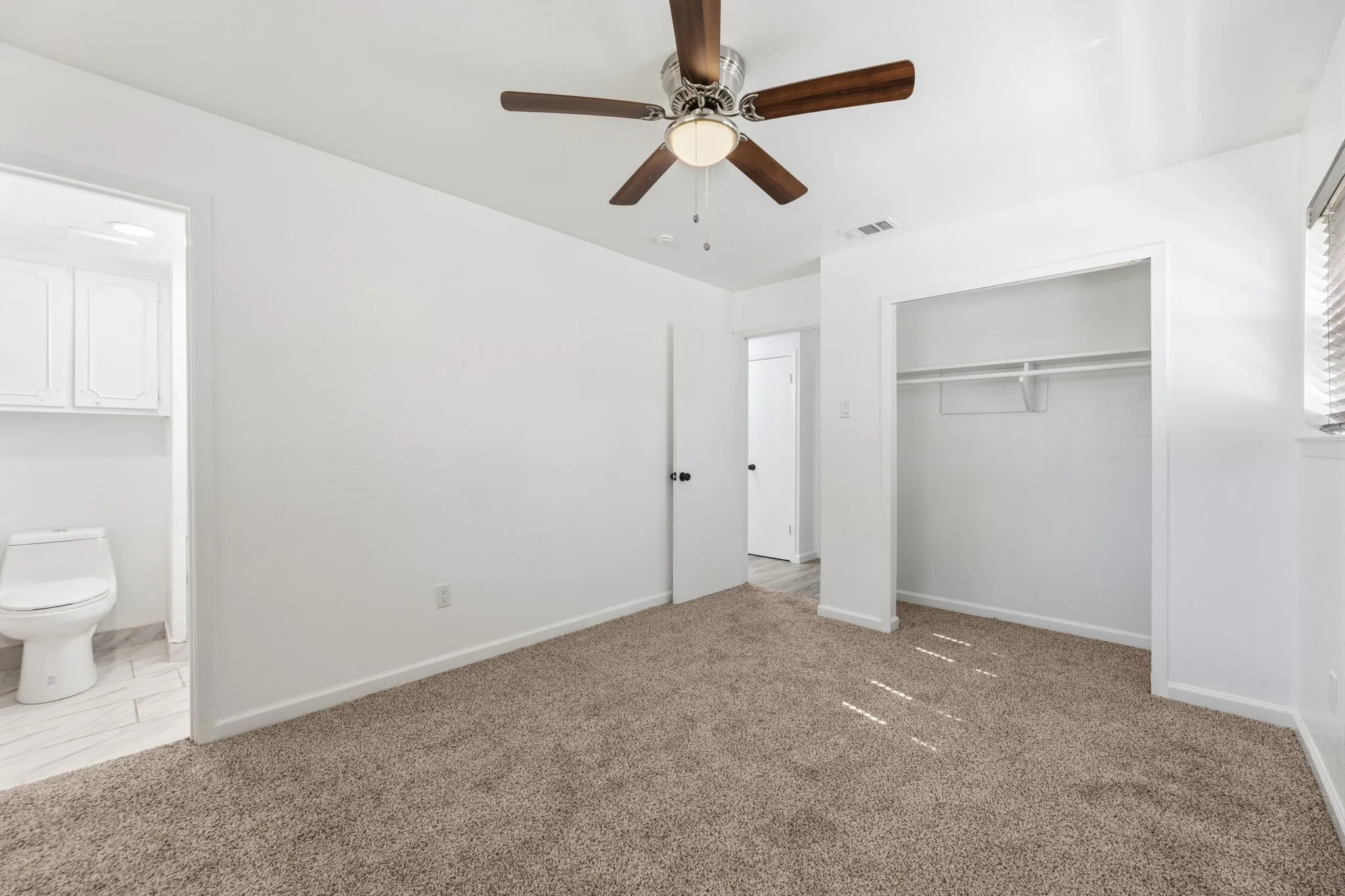 Single Family Residence For Sale in Dallas County , 206 Rockaway Drive, Duncanville, Texas 75116, 3 Bedroom, 2 Bathroom, 1 Garage spaces, 1,148 Sqft, built in 1965, mls#21408701, Real Estate Agent in Duncanville, Homes For Sale in Dallas county, Homes For Sale in Duncanville, Realtor in Duncanville Texas, Real Estate Brokerage Independent Realty Texas, Luminita Cordes Realtor