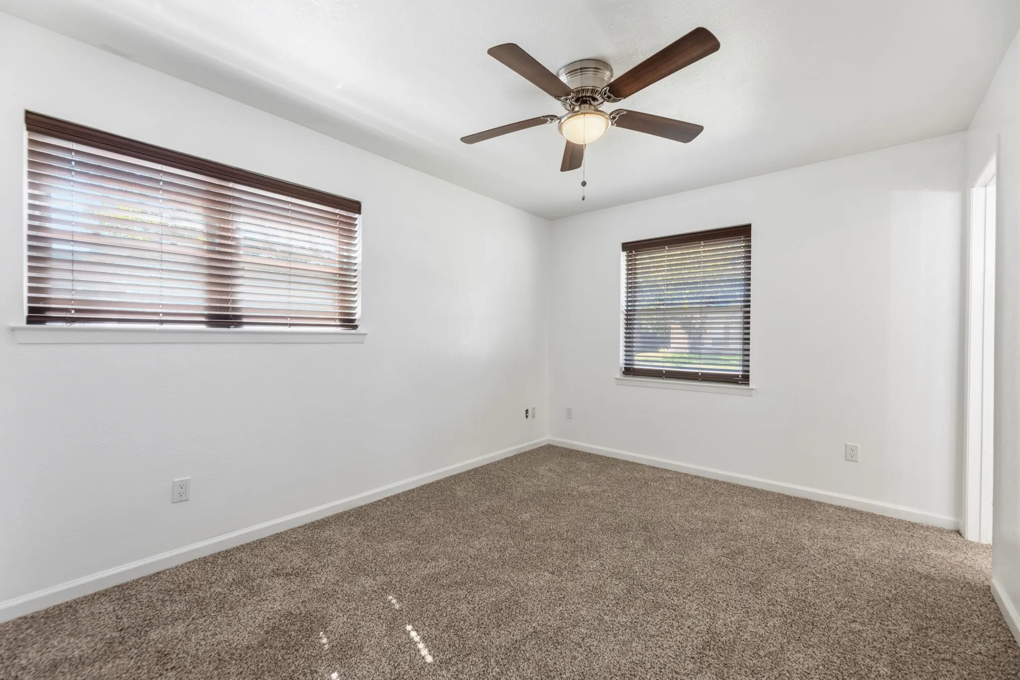 Single Family Residence For Sale in Dallas County , 206 Rockaway Drive, Duncanville, Texas 75116, 3 Bedroom, 2 Bathroom, 1 Garage spaces, 1,148 Sqft, built in 1965, mls#21408701, Real Estate Agent in Duncanville, Homes For Sale in Dallas county, Homes For Sale in Duncanville, Realtor in Duncanville Texas, Real Estate Brokerage Independent Realty Texas, Luminita Cordes Realtor