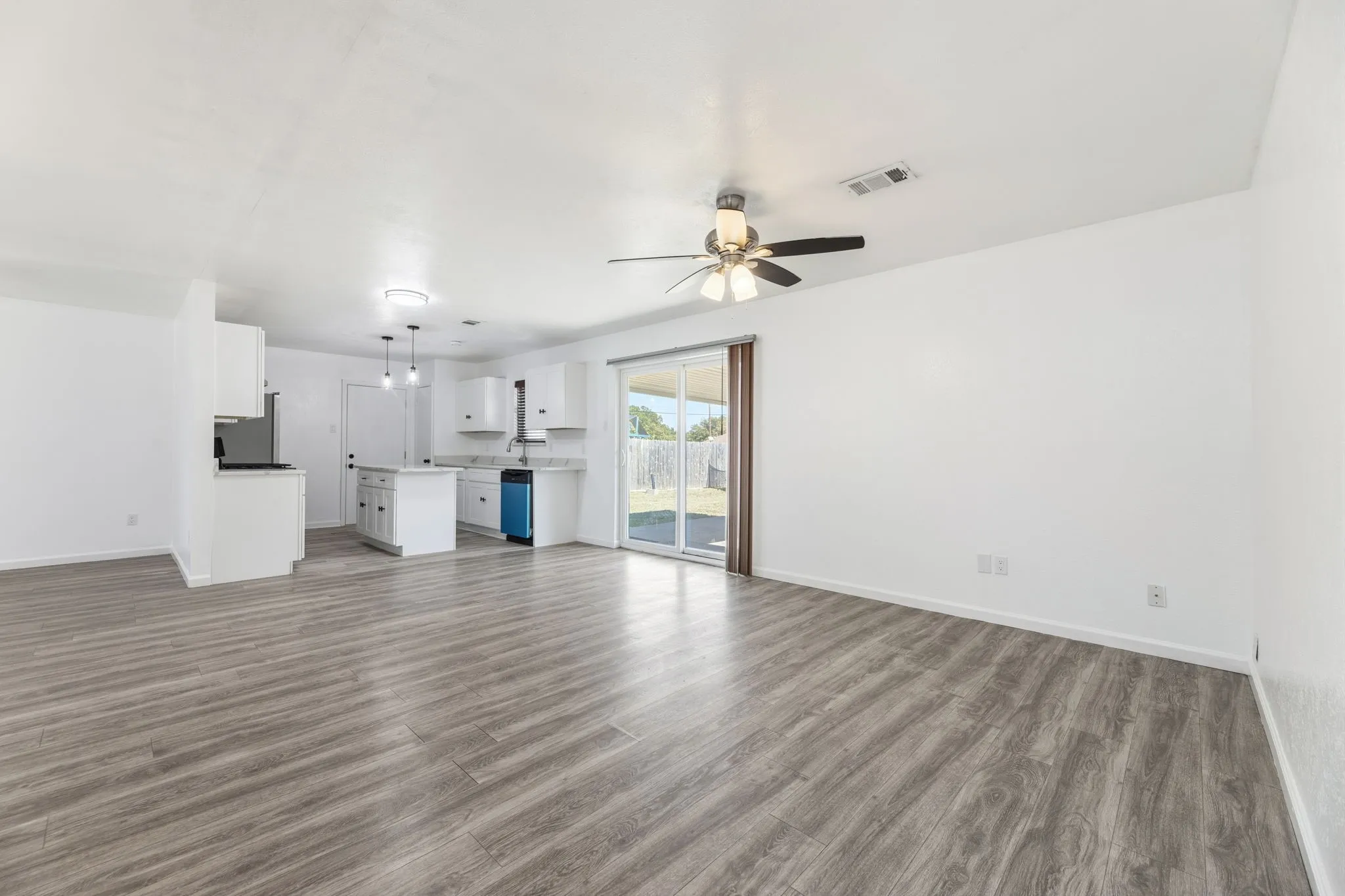Single Family Residence For Sale in Dallas County , 206 Rockaway Drive, Duncanville, Texas 75116, 3 Bedroom, 2 Bathroom, 1 Garage spaces, 1,148 Sqft, built in 1965, mls#21408701, Real Estate Agent in Duncanville, Homes For Sale in Dallas county, Homes For Sale in Duncanville, Realtor in Duncanville Texas, Real Estate Brokerage Independent Realty Texas, Luminita Cordes Realtor