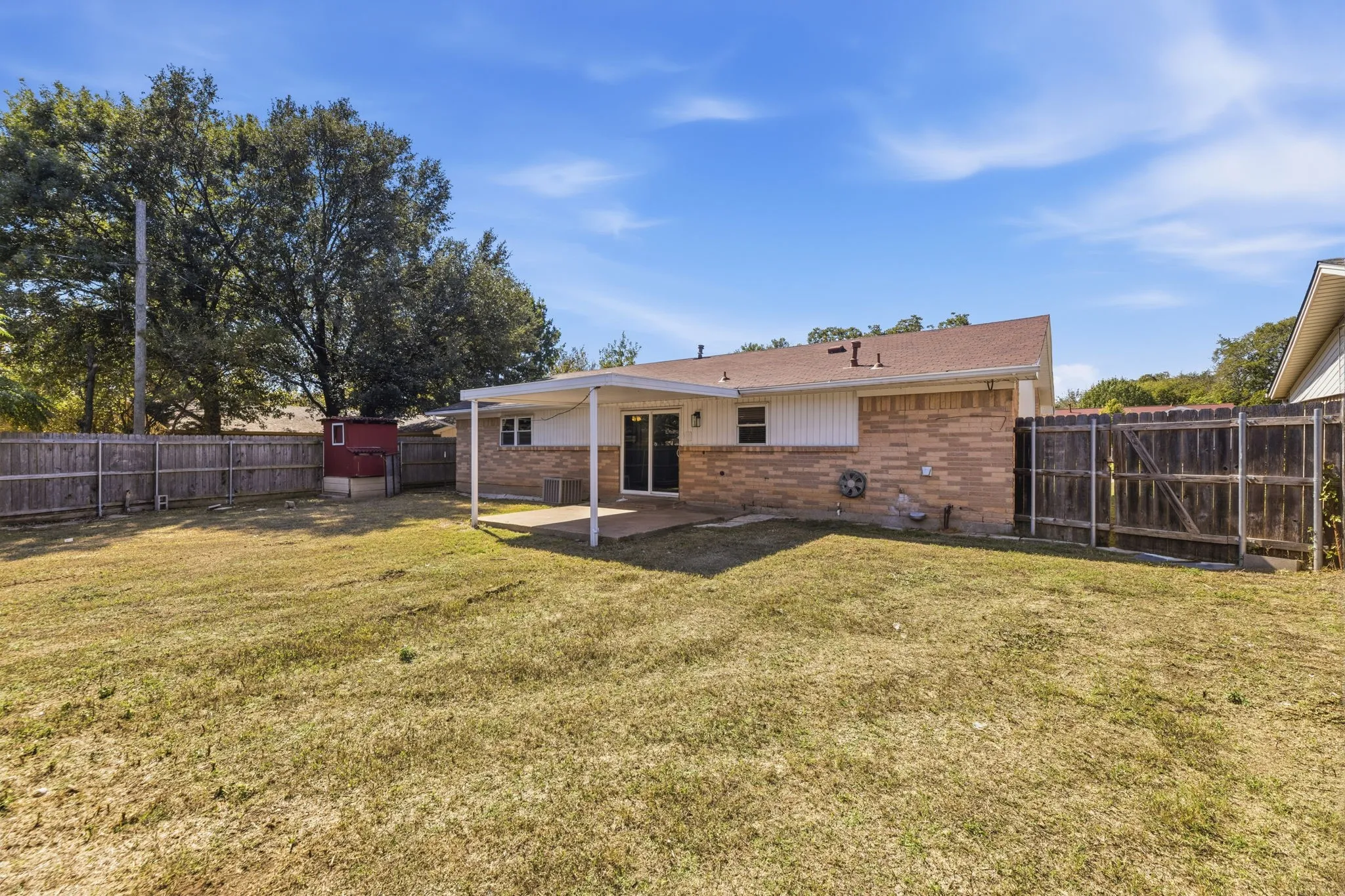 Single Family Residence For Sale in Dallas County , 206 Rockaway Drive, Duncanville, Texas 75116, 3 Bedroom, 2 Bathroom, 1 Garage spaces, 1,148 Sqft, built in 1965, mls#21408701, Real Estate Agent in Duncanville, Homes For Sale in Dallas county, Homes For Sale in Duncanville, Realtor in Duncanville Texas, Real Estate Brokerage Independent Realty Texas, Luminita Cordes Realtor