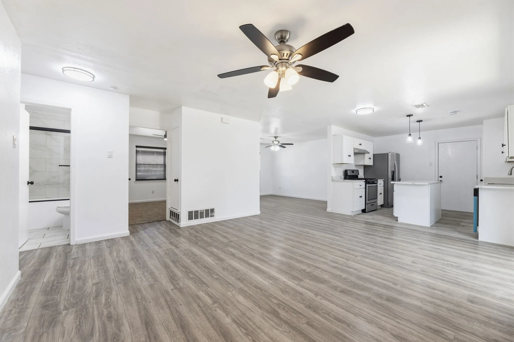 Single Family Residence For Sale in Dallas County , 206 Rockaway Drive, Duncanville, Texas 75116, 3 Bedroom, 2 Bathroom, 1 Garage spaces, 1,148 Sqft, built in 1965, mls#21408701, Real Estate Agent in Duncanville, Homes For Sale in Dallas county, Homes For Sale in Duncanville, Realtor in Duncanville Texas, Real Estate Brokerage Independent Realty Texas, Luminita Cordes Realtor