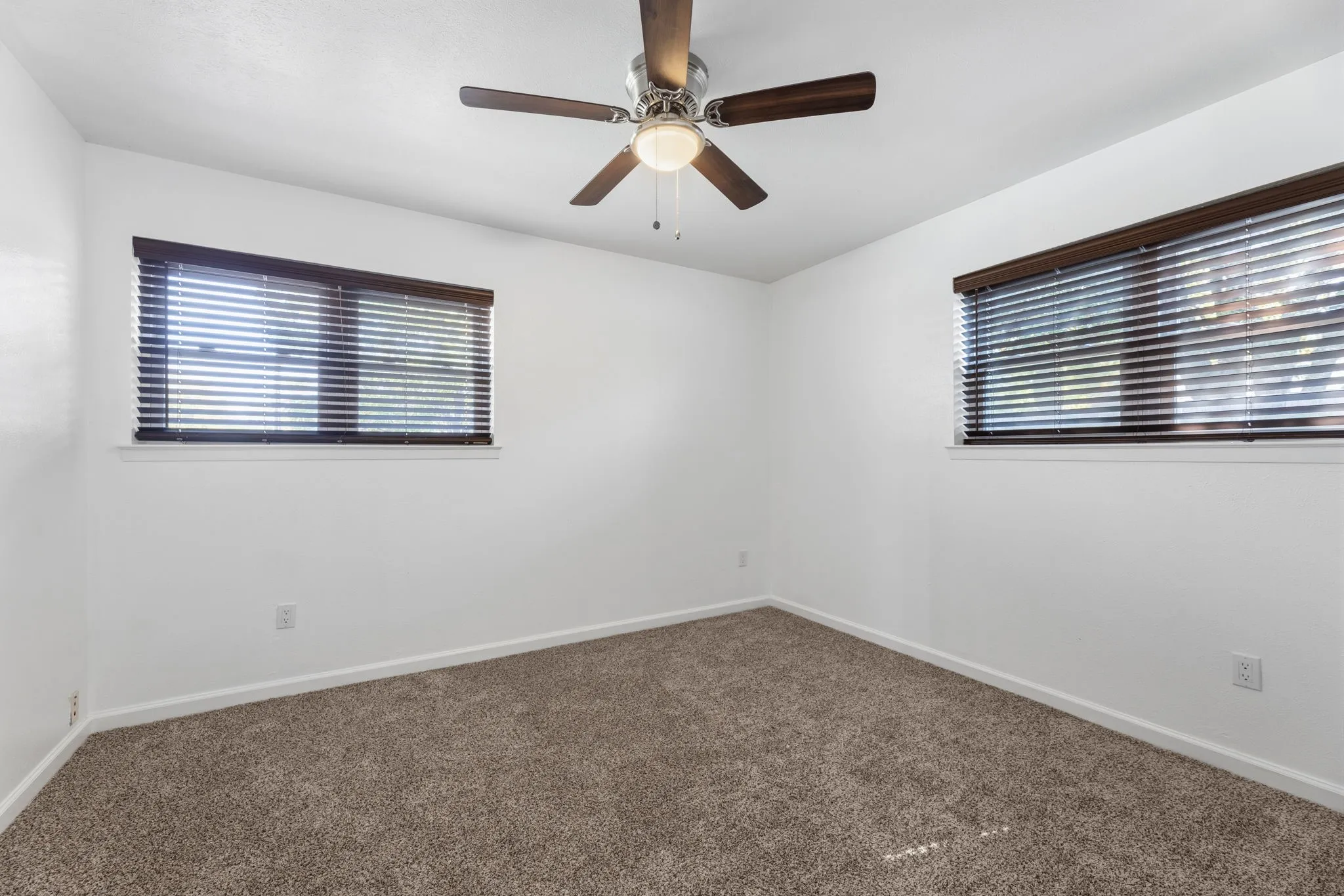 Single Family Residence For Sale in Dallas County , 206 Rockaway Drive, Duncanville, Texas 75116, 3 Bedroom, 2 Bathroom, 1 Garage spaces, 1,148 Sqft, built in 1965, mls#21408701, Real Estate Agent in Duncanville, Homes For Sale in Dallas county, Homes For Sale in Duncanville, Realtor in Duncanville Texas, Real Estate Brokerage Independent Realty Texas, Luminita Cordes Realtor