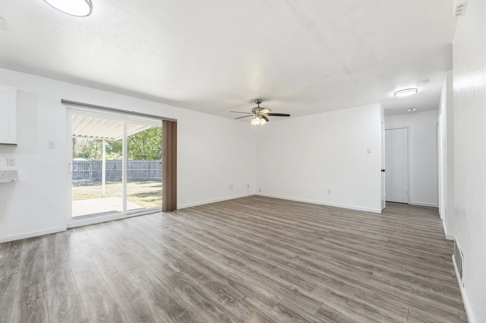 Single Family Residence For Sale in Dallas County , 206 Rockaway Drive, Duncanville, Texas 75116, 3 Bedroom, 2 Bathroom, 1 Garage spaces, 1,148 Sqft, built in 1965, mls#21408701, Real Estate Agent in Duncanville, Homes For Sale in Dallas county, Homes For Sale in Duncanville, Realtor in Duncanville Texas, Real Estate Brokerage Independent Realty Texas, Luminita Cordes Realtor
